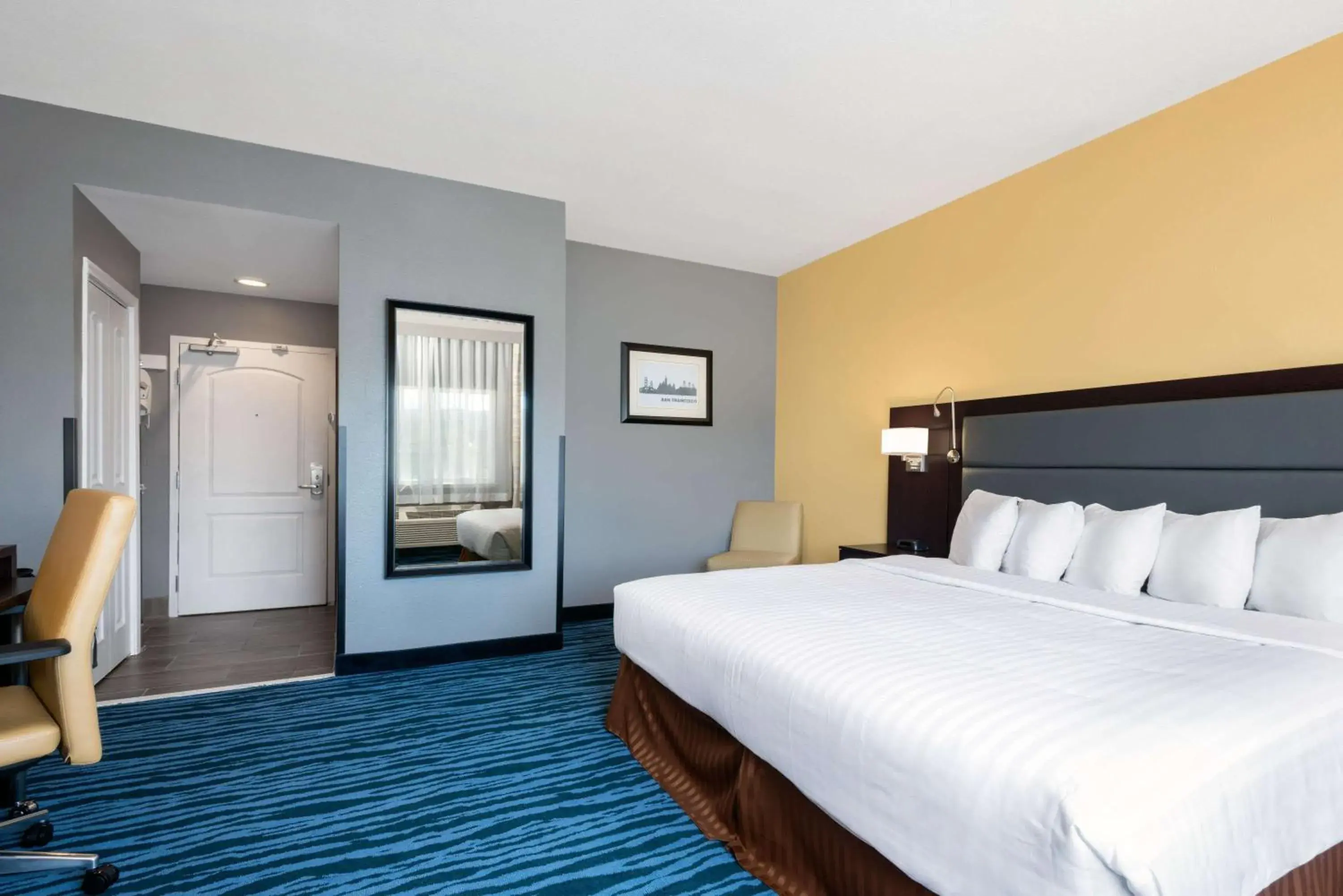 Photo of the whole room, Bed in Hotel 1550 - SFO Airport West Photo of the whole room, Bed in Hotel 1550 - SFO Airport West