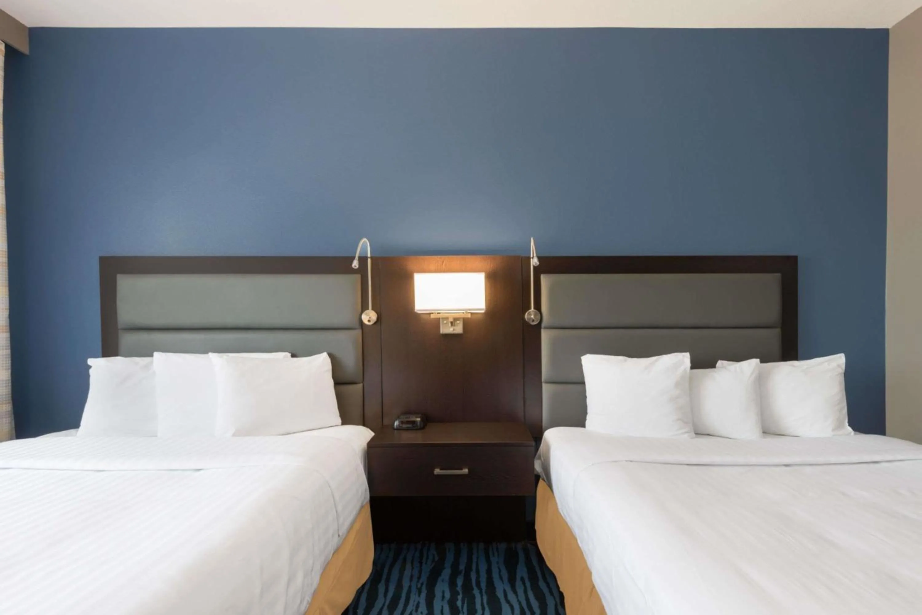 Bed in Hotel 1550 - SFO Airport FREE Shuttle