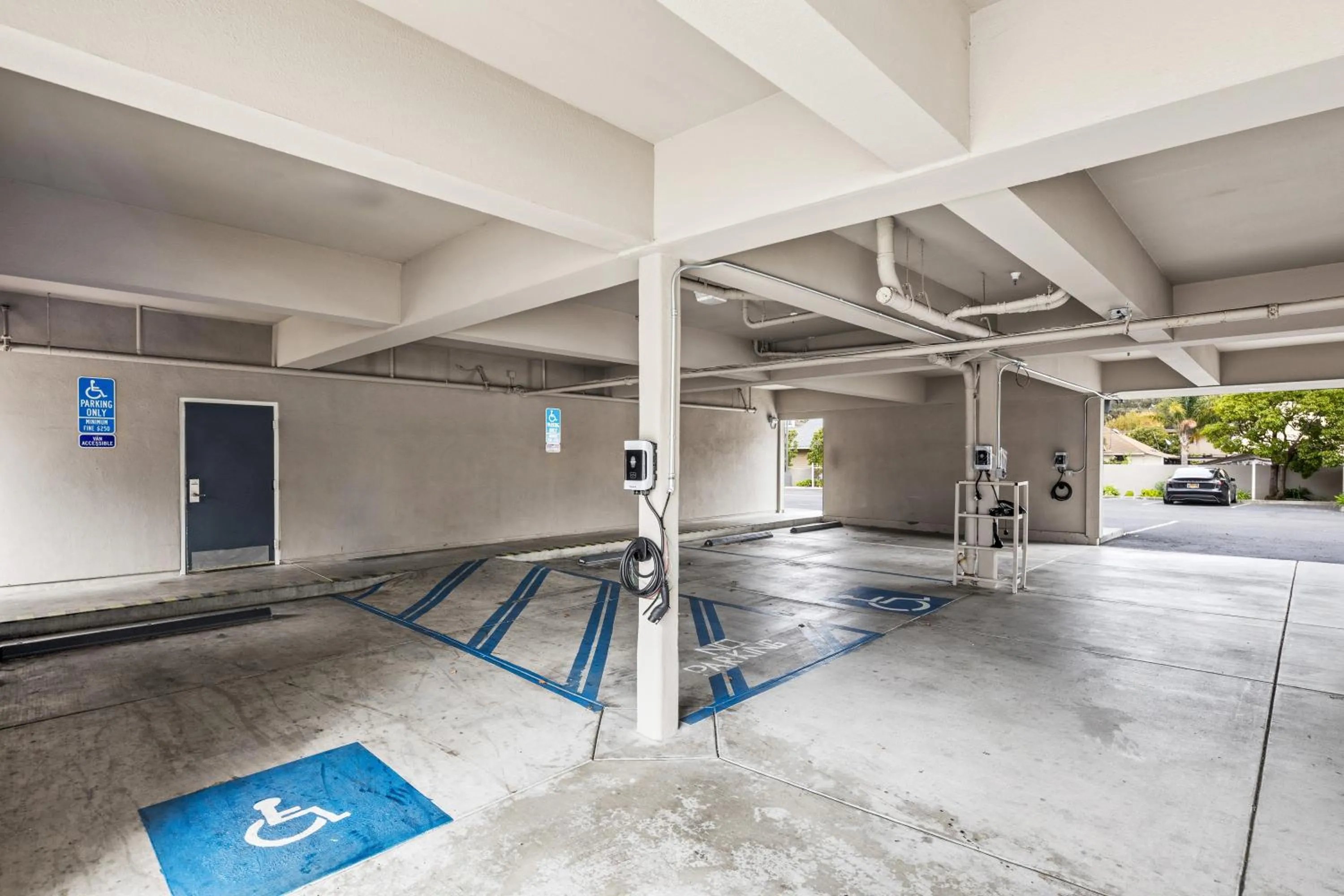 Facility for disabled guests in Hotel 1550 - SFO Airport FREE Shuttle