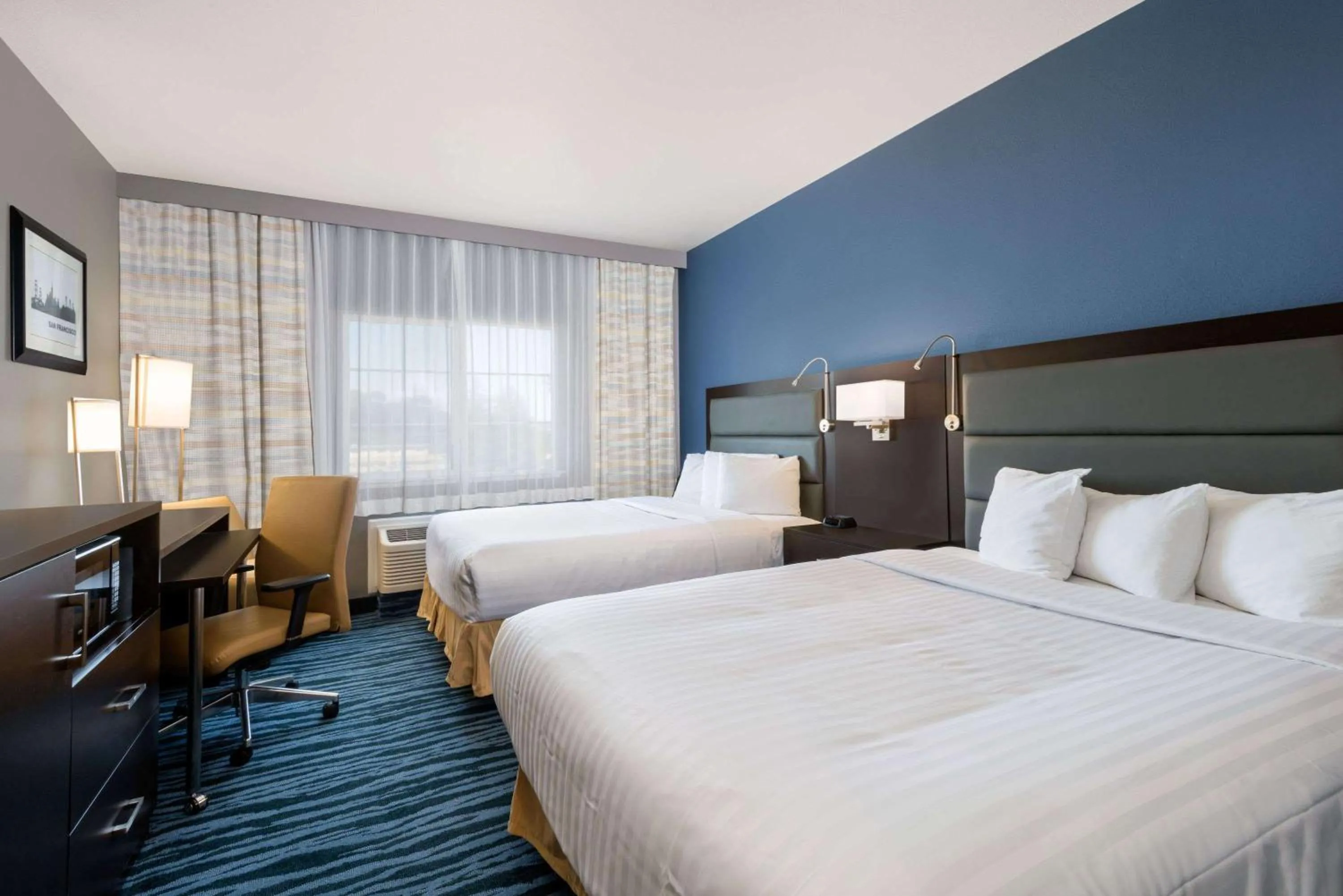 Photo of the whole room, Bed in Hotel 1550 - SFO Airport West