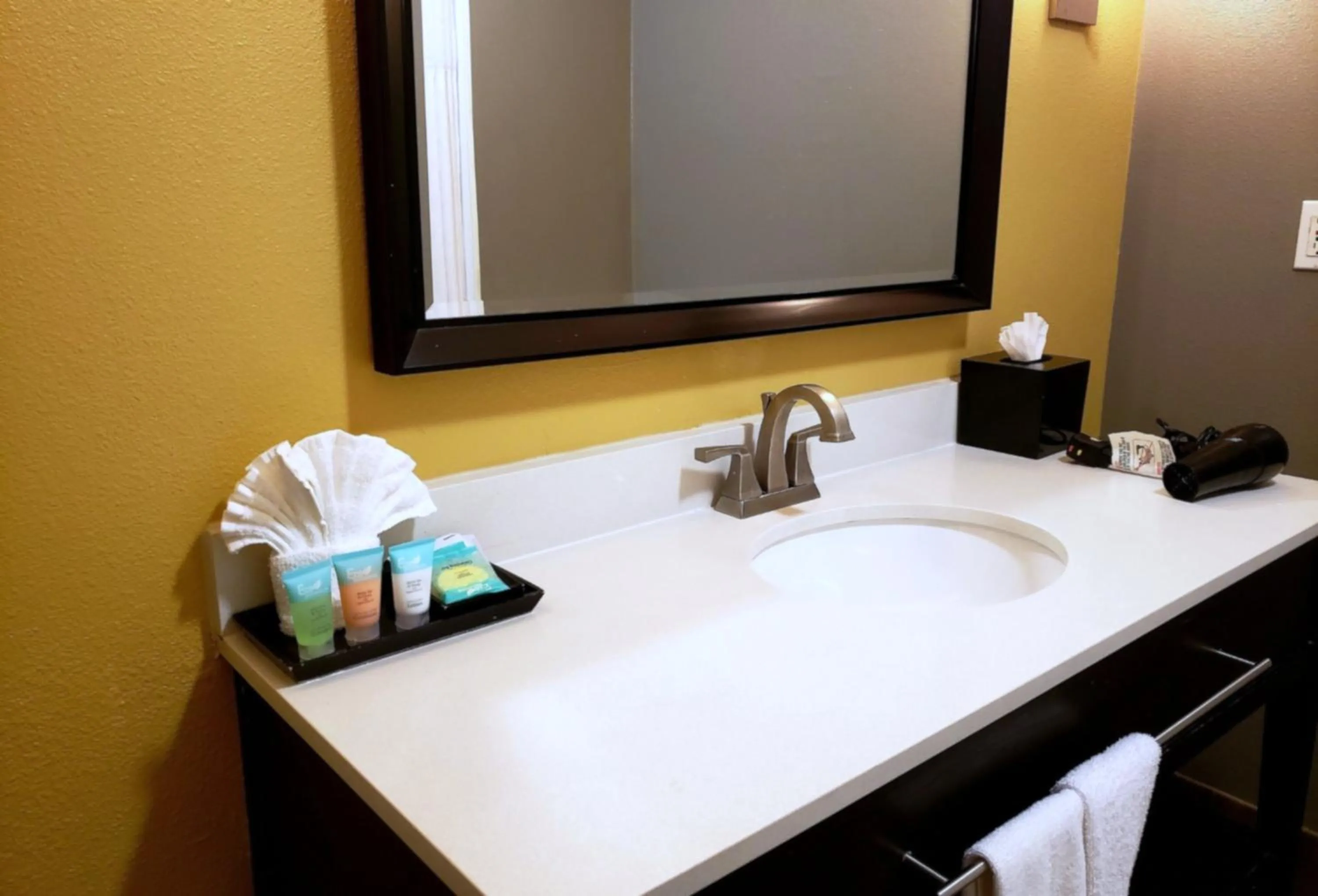 Bathroom in Hotel 1550 - SFO Airport FREE Shuttle