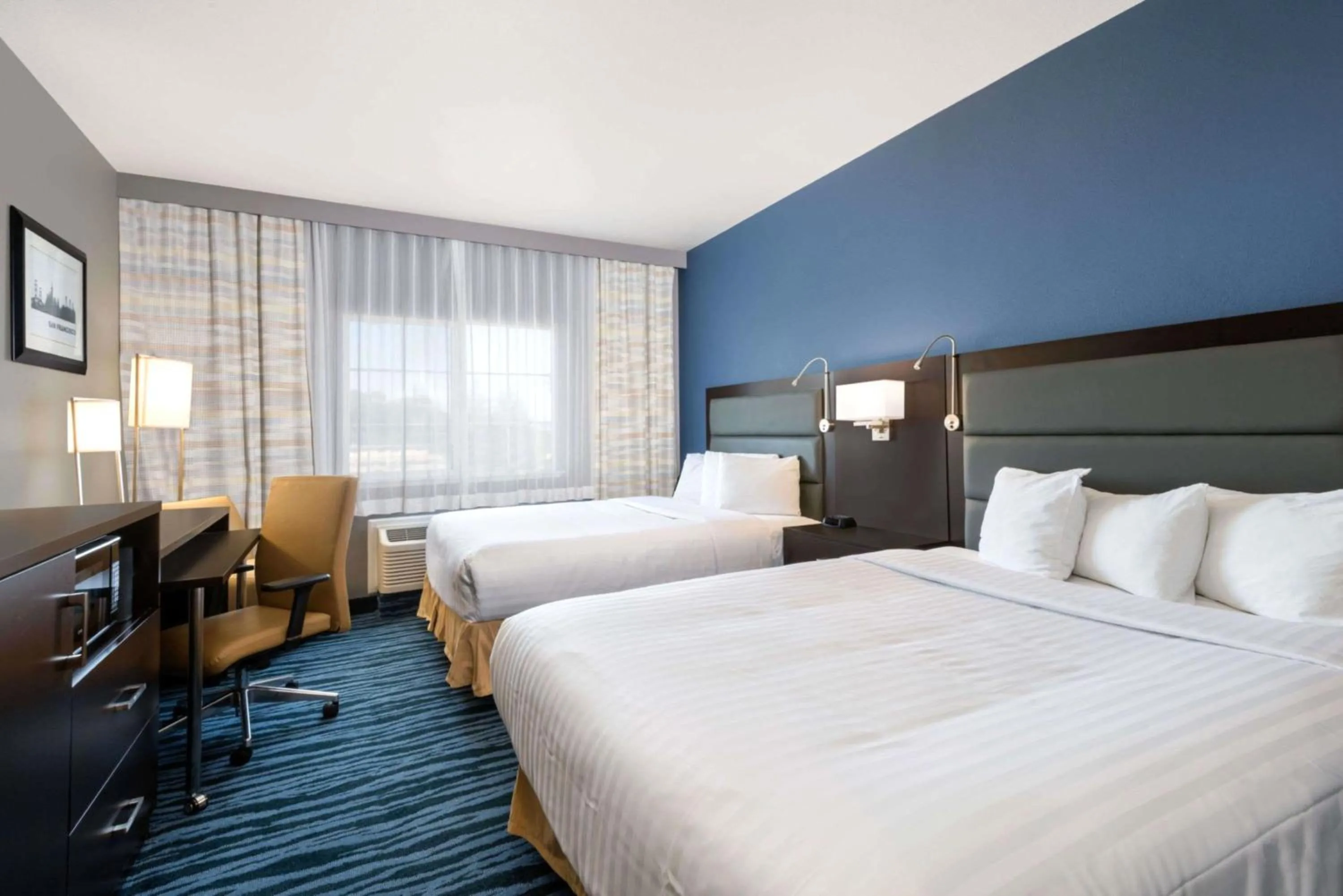 Bed in Hotel 1550 - SFO Airport FREE Shuttle