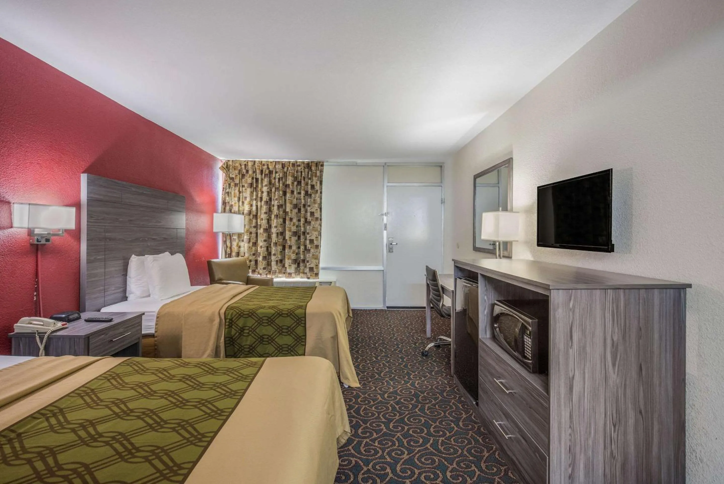 Photo of the whole room, Bed in Econo Lodge Thomasville