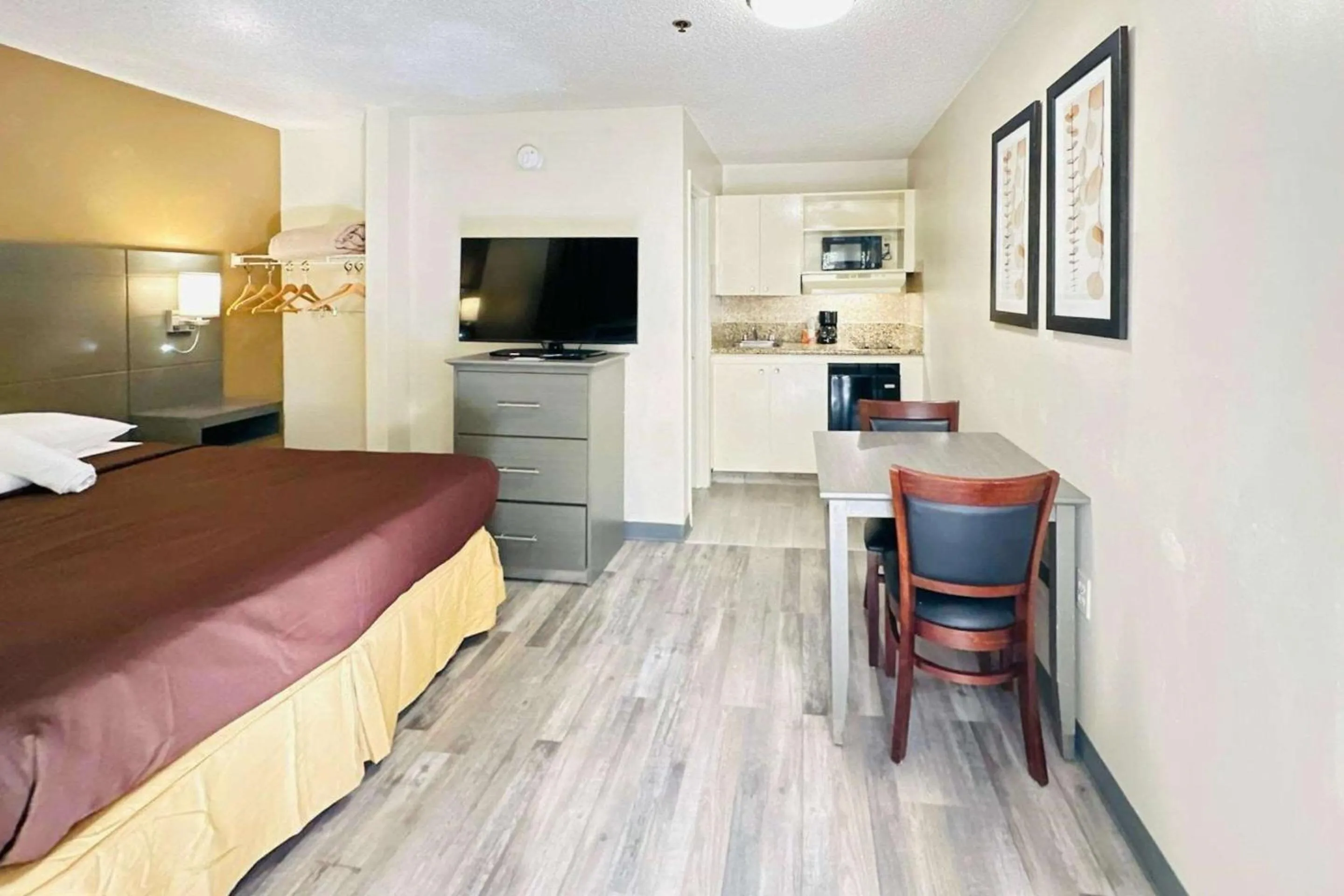 Bedroom in Suburban Studios Abercorn