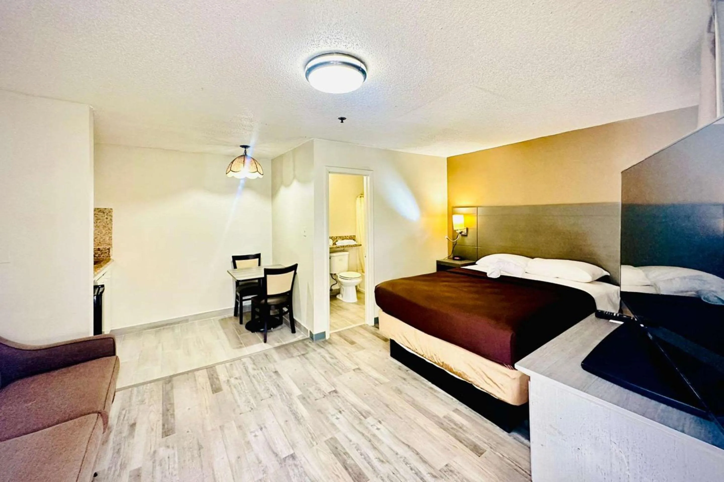 Bedroom in Suburban Studios Abercorn