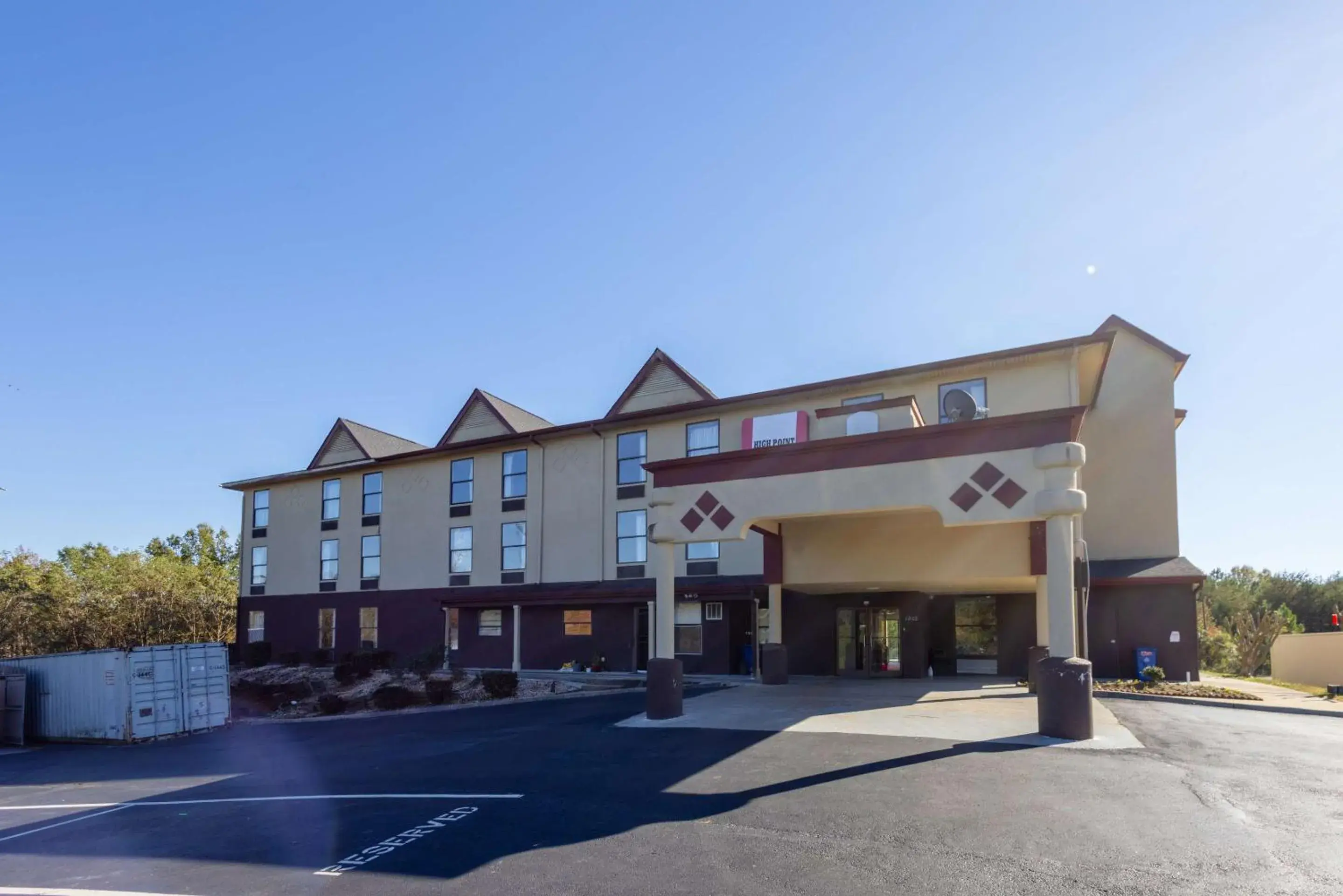 Property building in Clarion Pointe I-85 High Point - Archdale Property building in Clarion Pointe I-85 High Point - Archdale