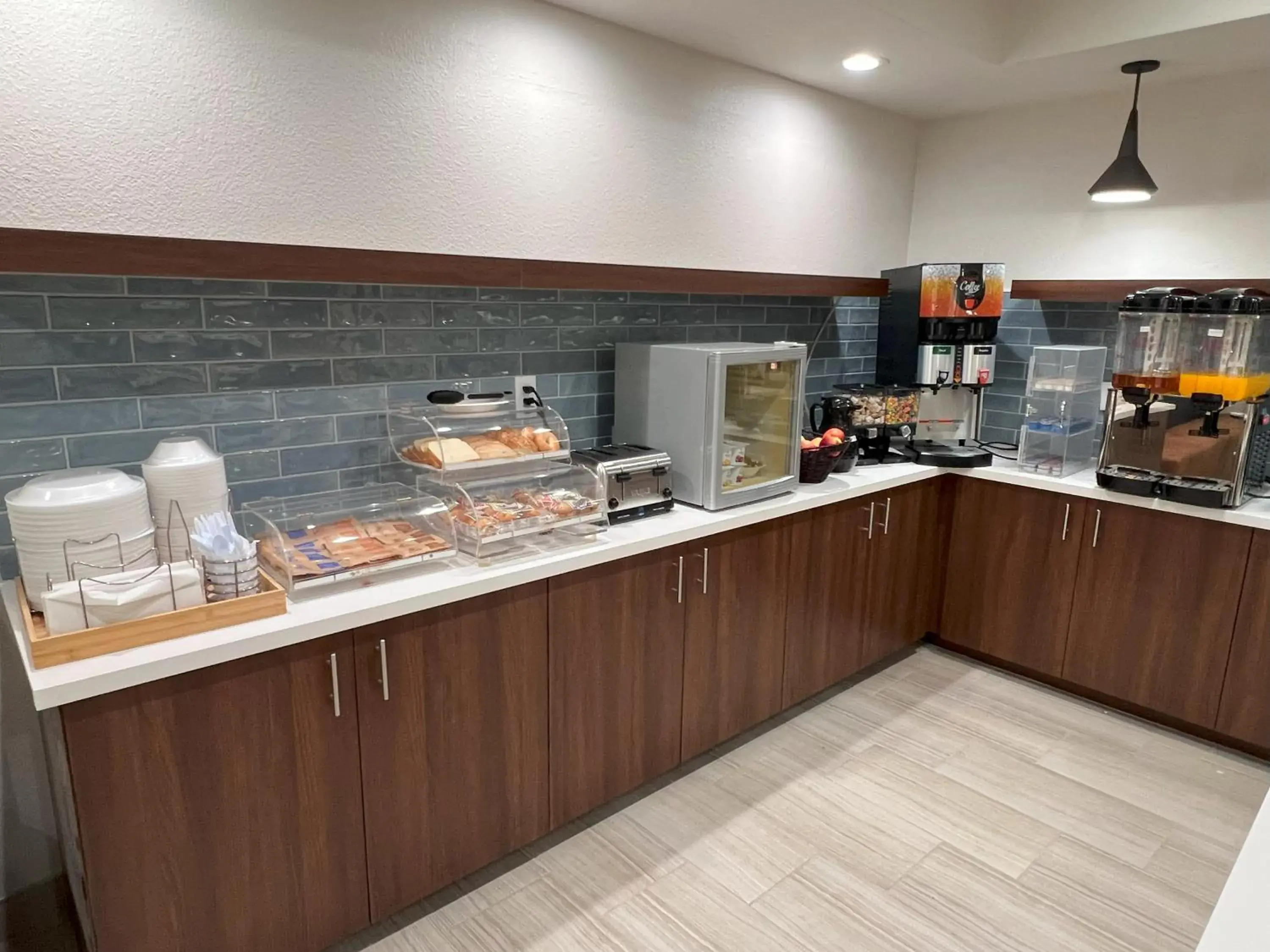 Breakfast in Clarion Pointe I-85 High Point - Archdale Breakfast in Clarion Pointe I-85 High Point - Archdale