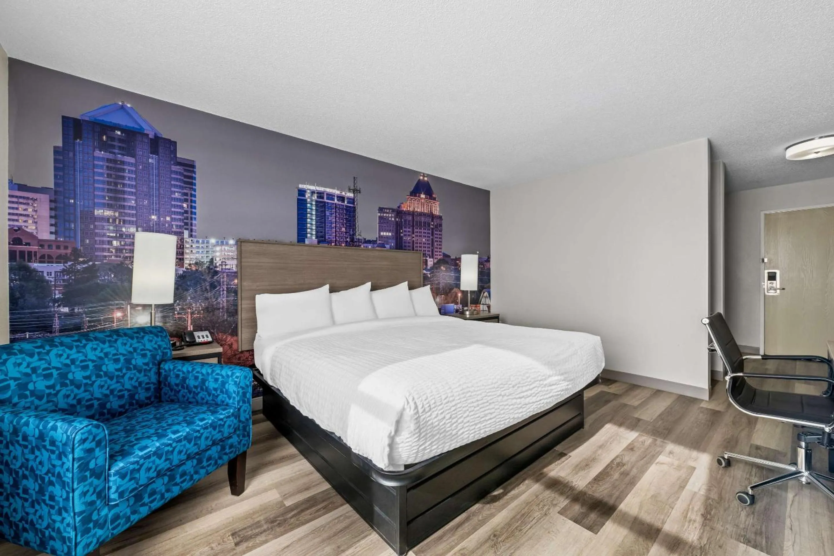 Bedroom in Clarion Pointe I-85 High Point - Archdale