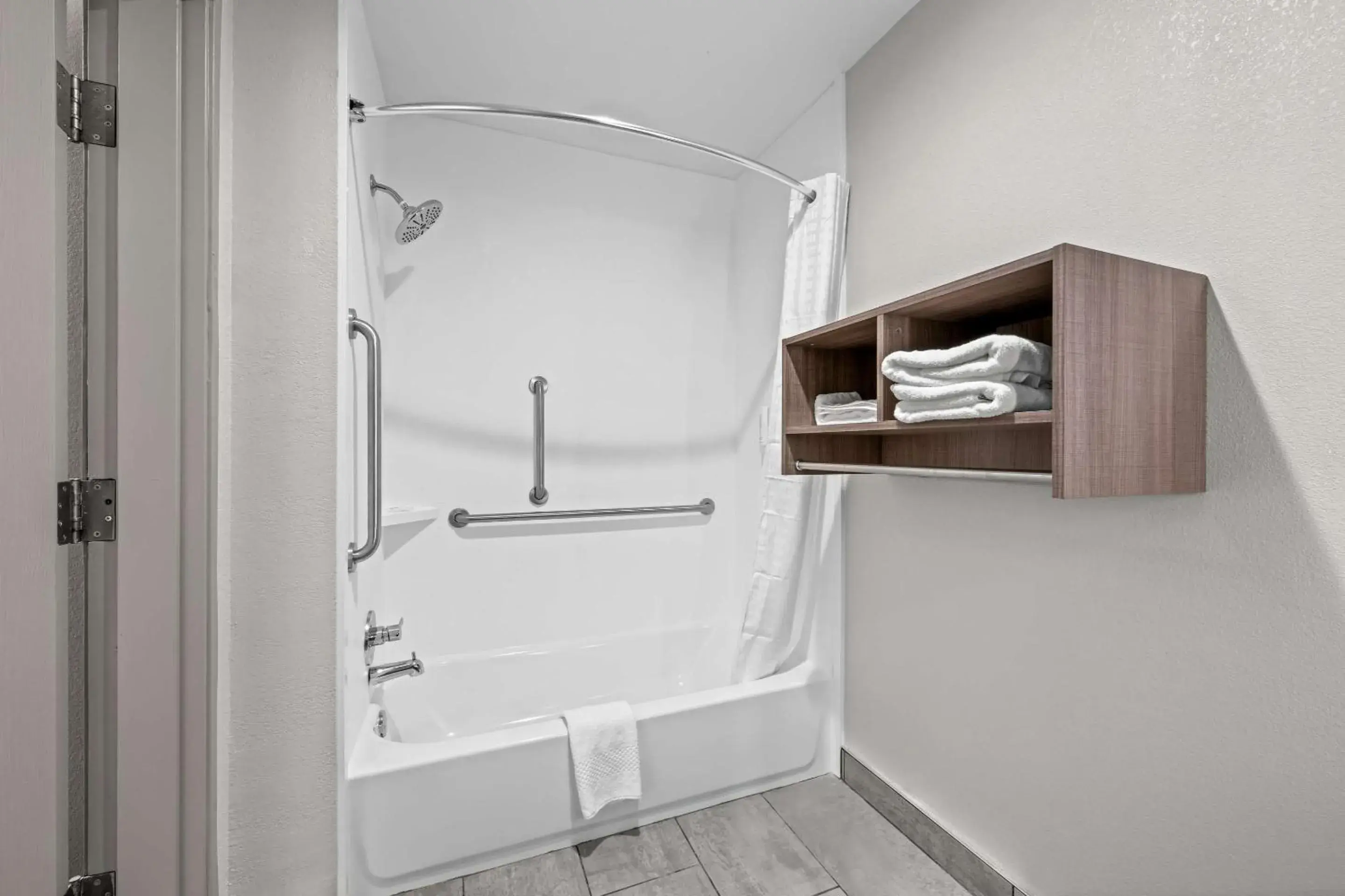 Bedroom in Clarion Pointe I-85 High Point - Archdale Bedroom in Clarion Pointe I-85 High Point - Archdale