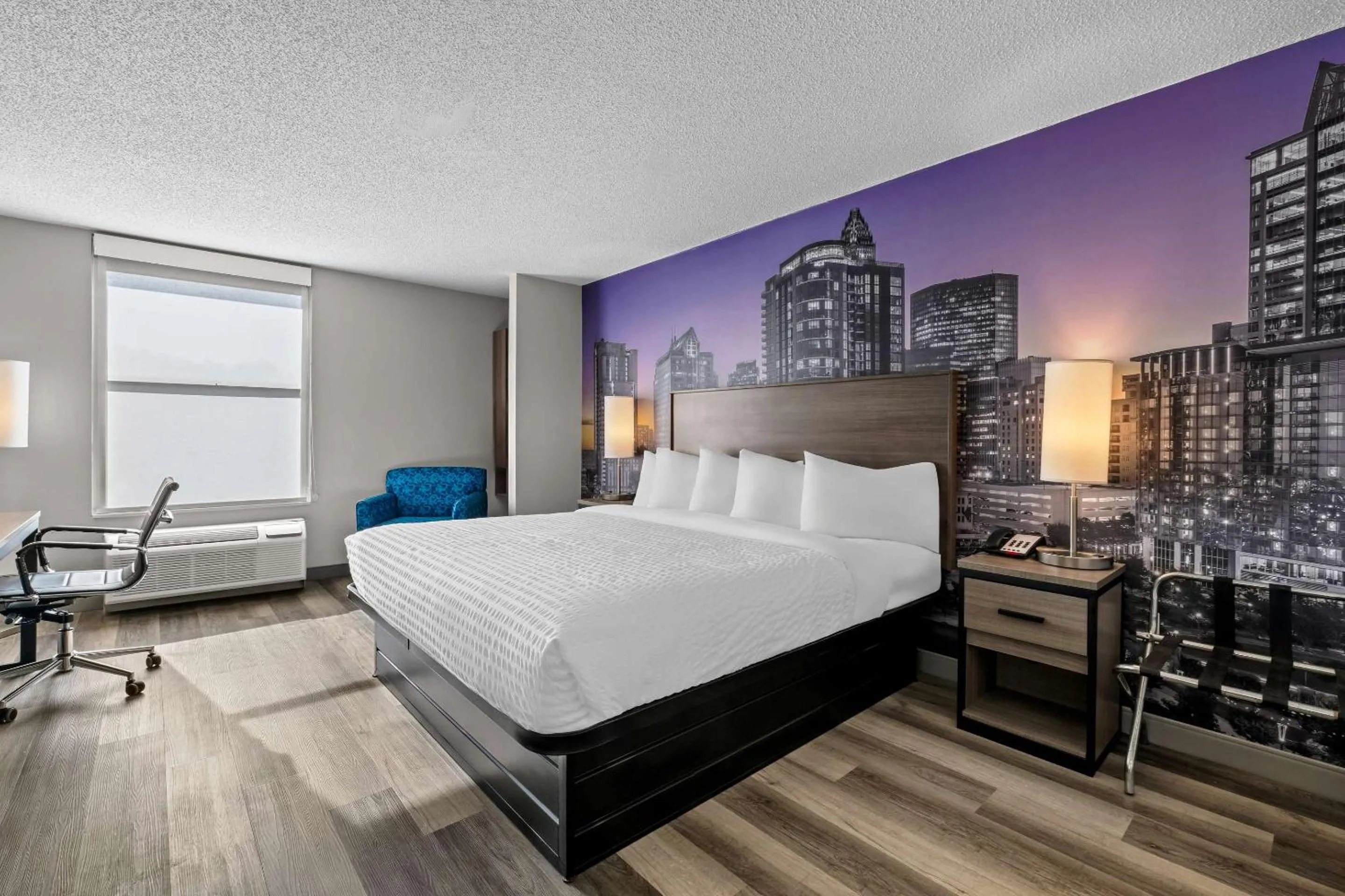 Bedroom in Clarion Pointe I-85 High Point - Archdale