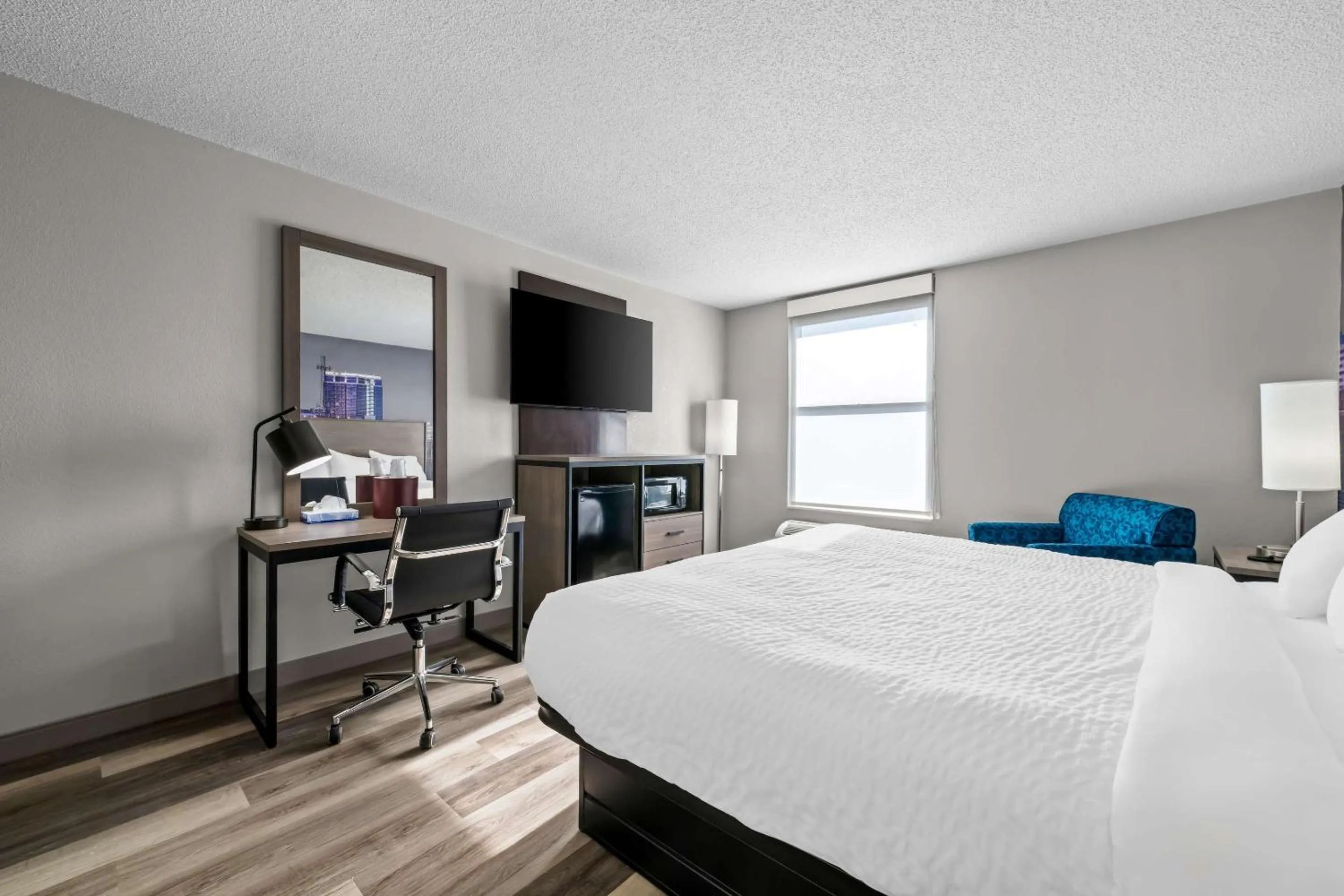 Bedroom in Clarion Pointe I-85 High Point - Archdale