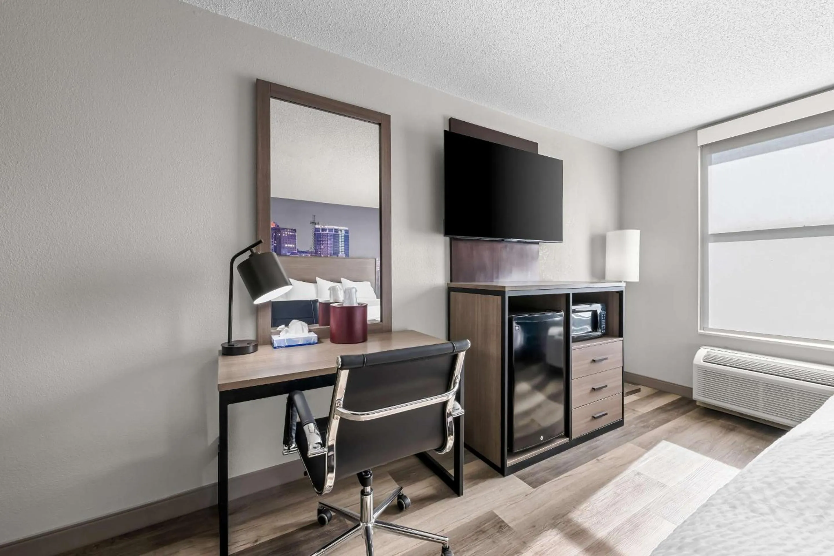 Bedroom in Clarion Pointe I-85 High Point - Archdale