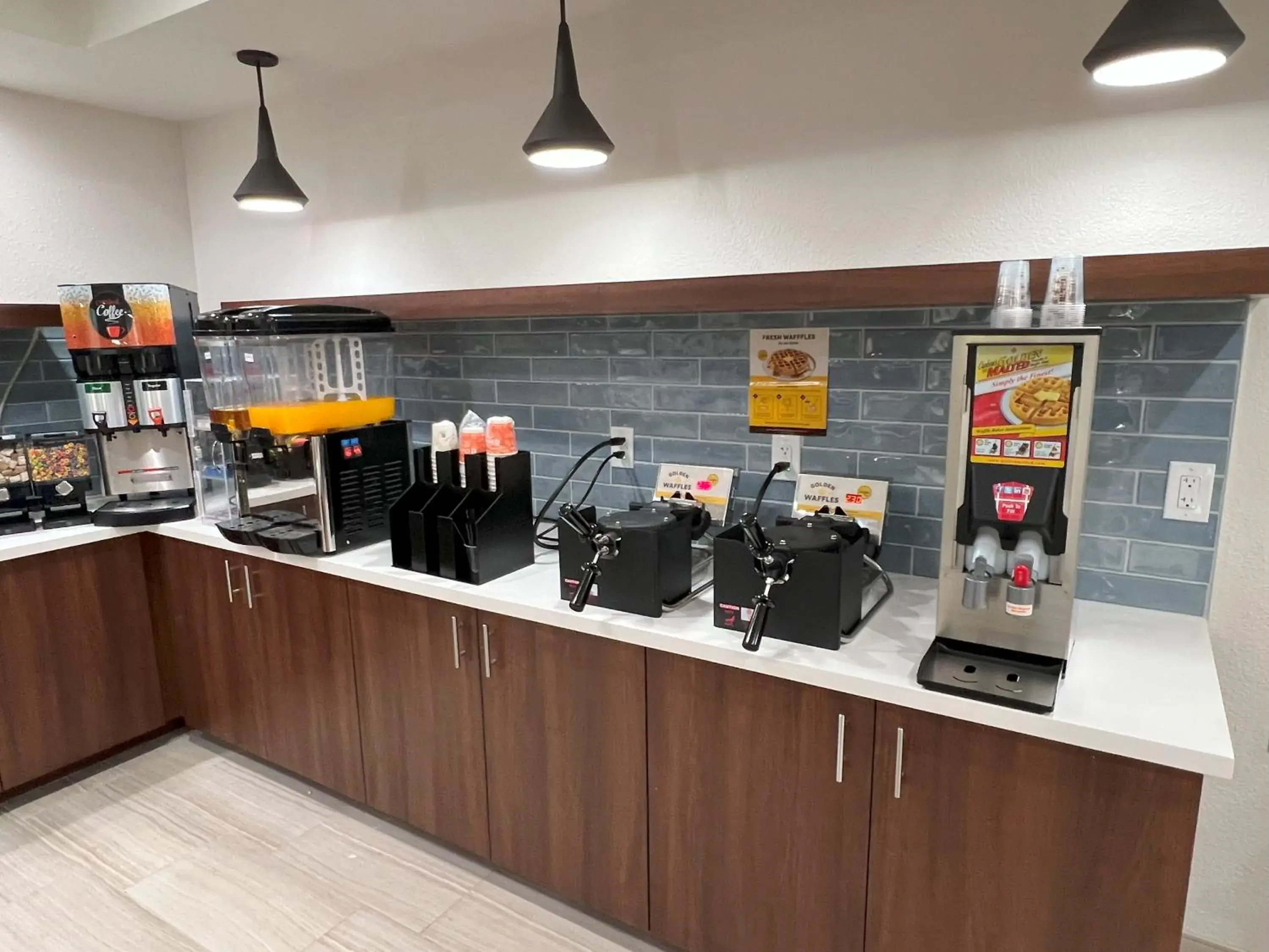 Breakfast in Clarion Pointe I-85 High Point - Archdale Breakfast in Clarion Pointe I-85 High Point - Archdale