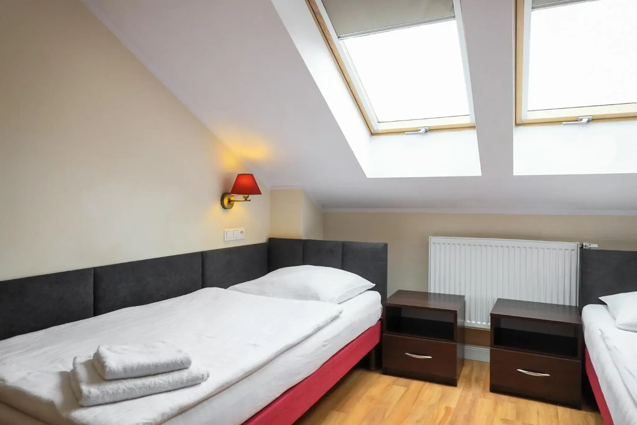 Quadruple Room with Shower in Dworek Różany Hotel & Restauracja Quadruple Room with Shower in Dworek Różany Hotel & Restauracja