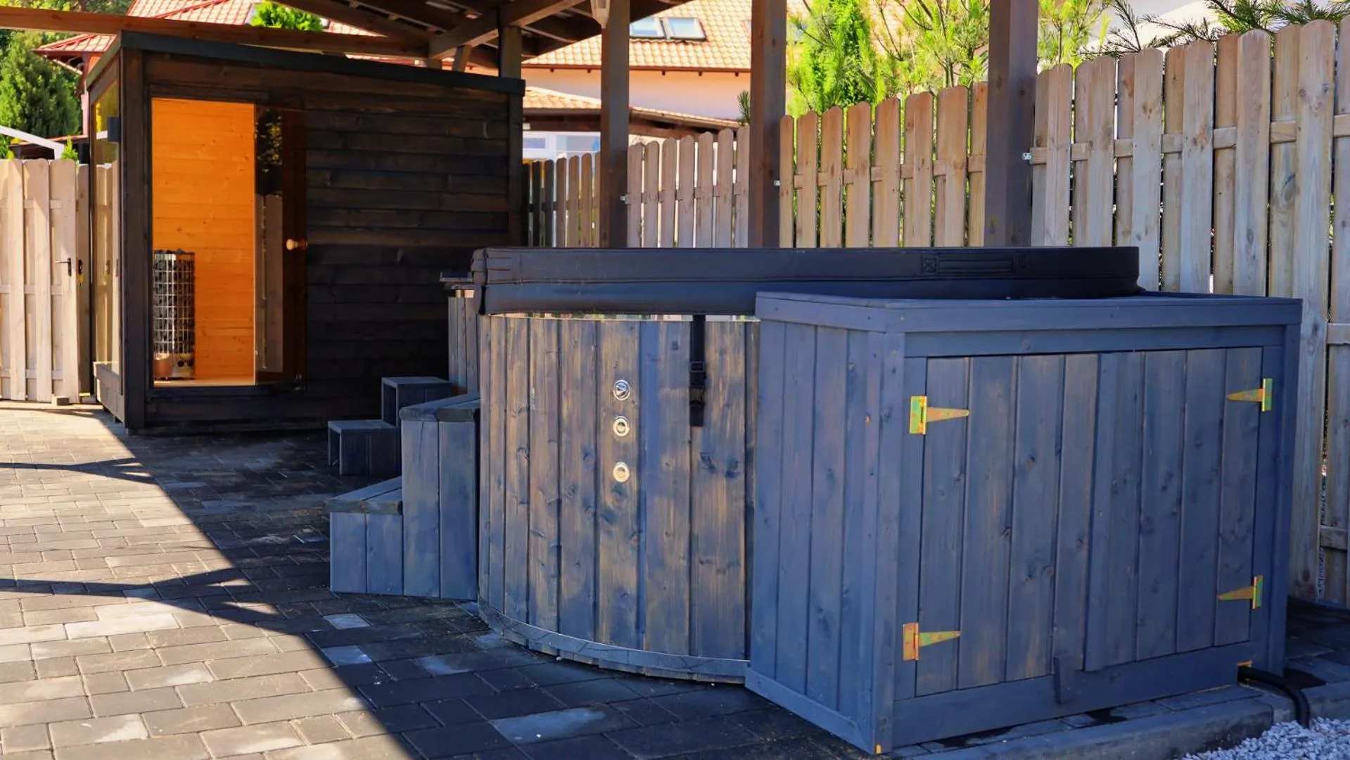 Hot Tub in Dworek Różany Hotel & Restauracja