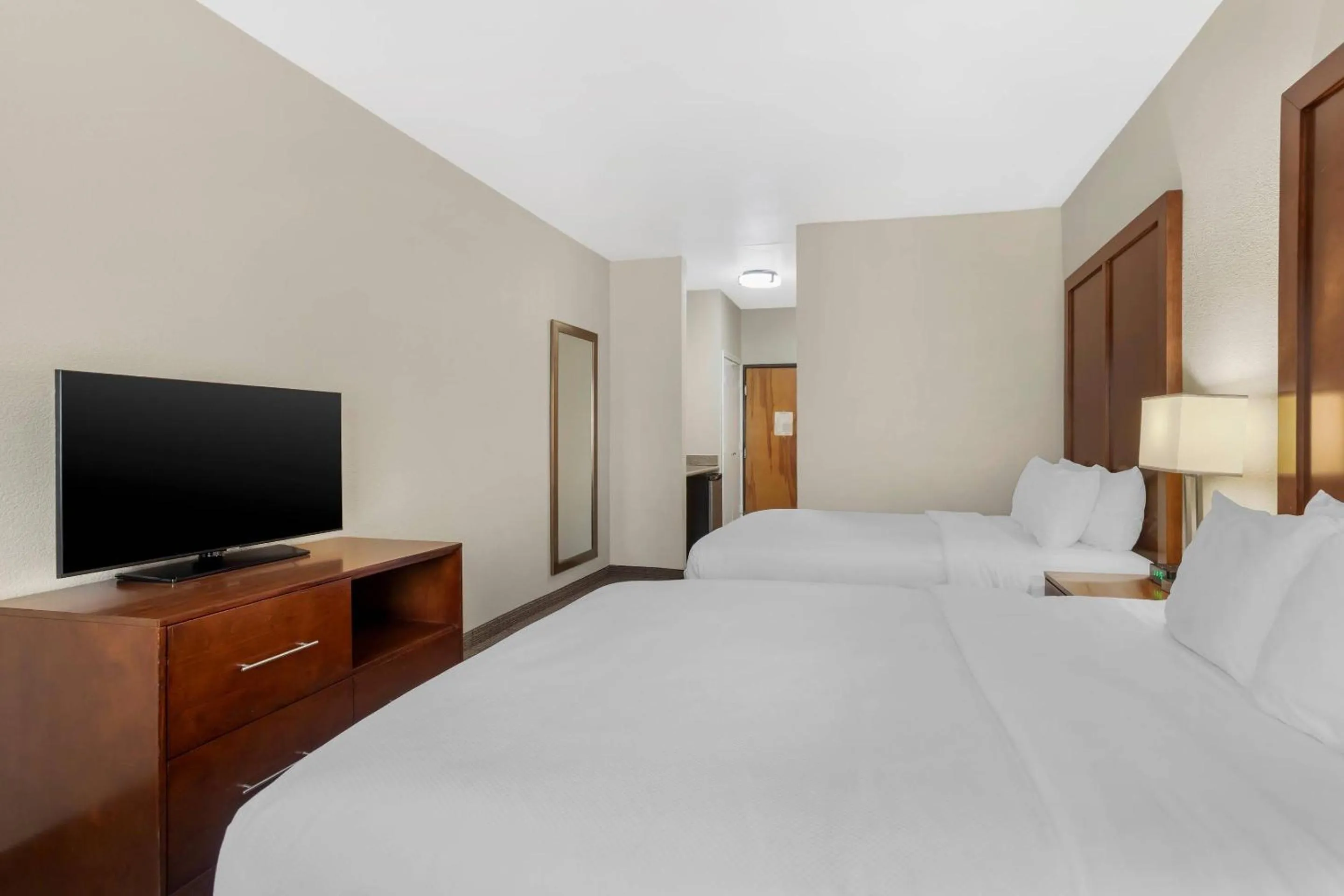 Bedroom, Bed in Comfort Suites Brenham