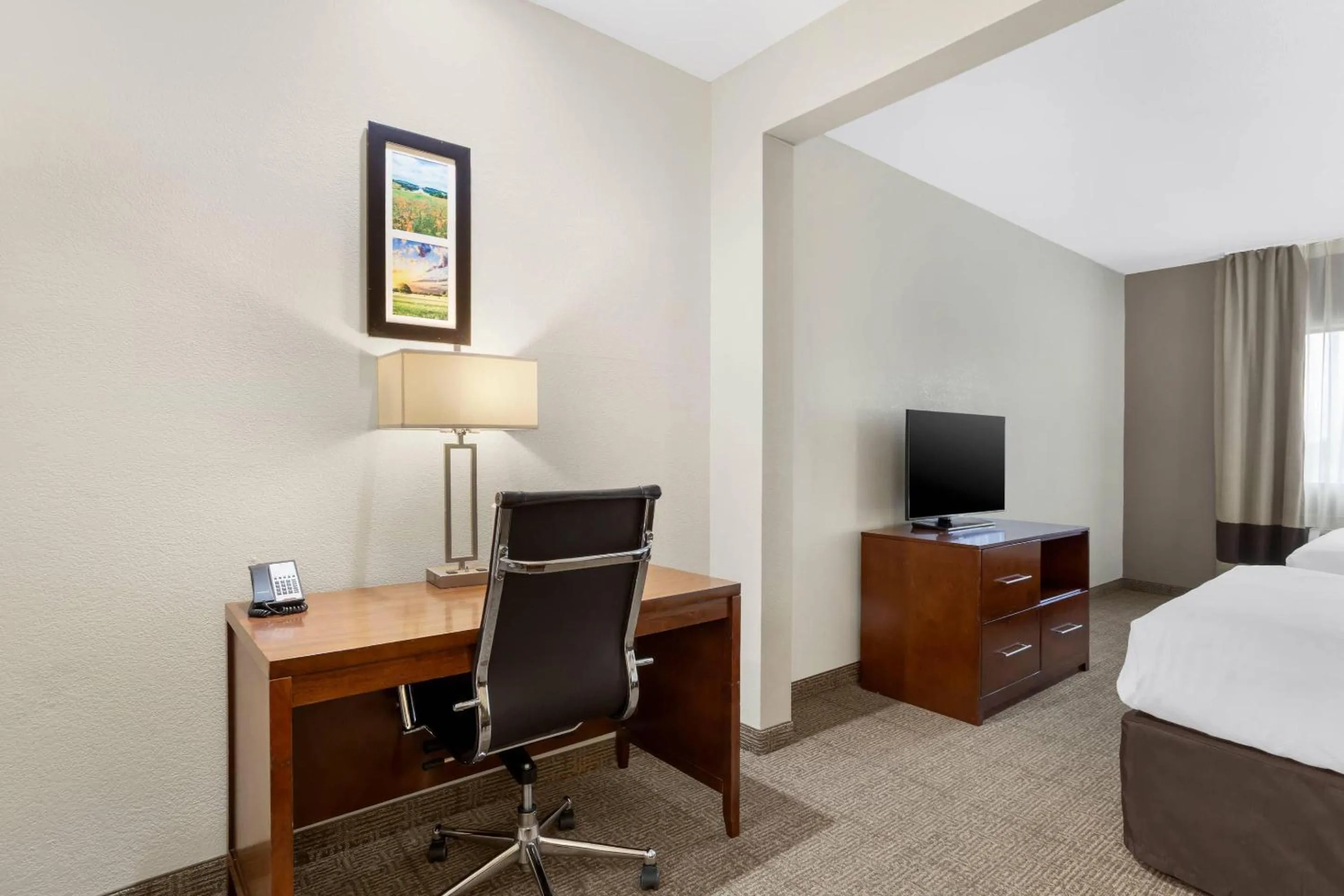 Bedroom, Bed in Comfort Suites Brenham