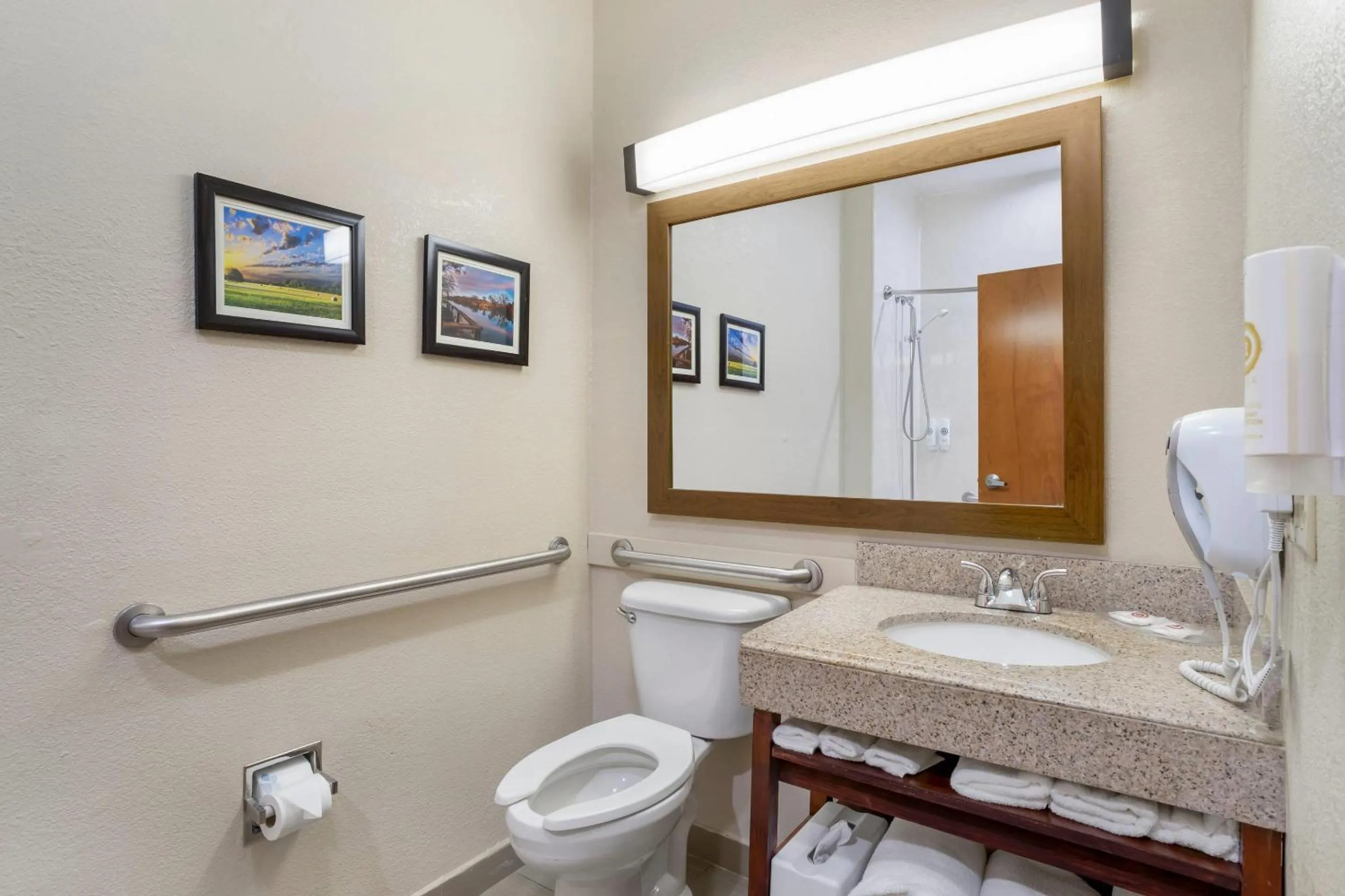 Bedroom in Comfort Suites Brenham