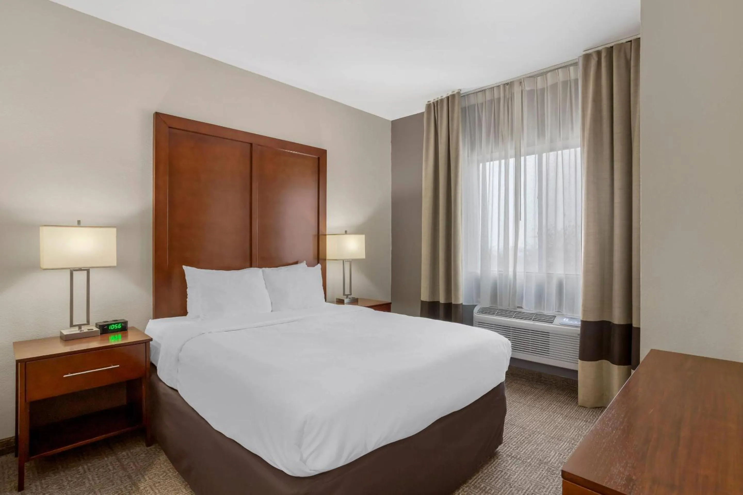 Bedroom, Bed in Comfort Suites Brenham