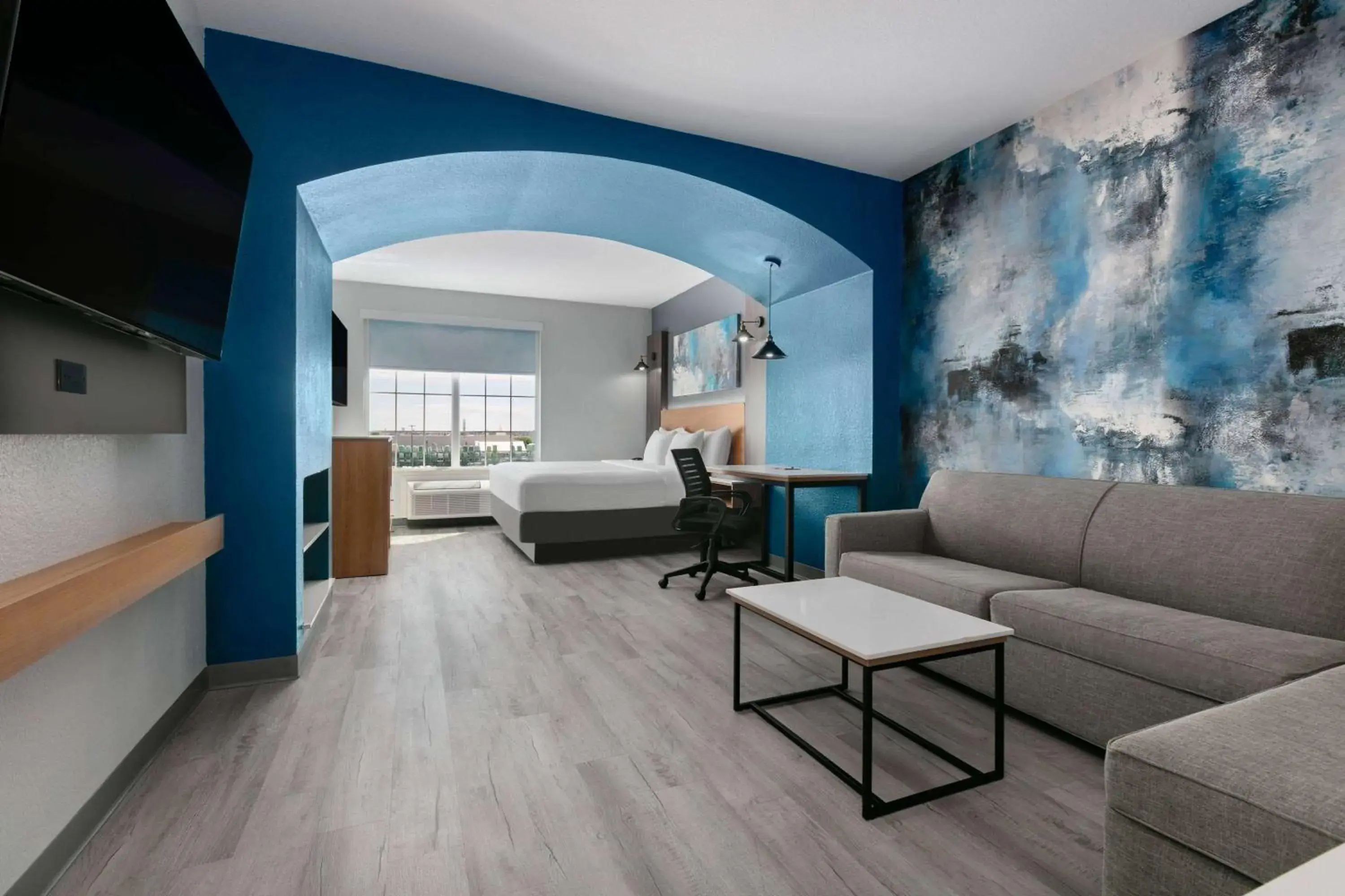 Executive King Room - Mobility Access/Non-Smoking in La Quinta Inn & Suites by Wyndham Ft Worth-Burleson Executive King Room - Mobility Access/Non-Smoking in La Quinta Inn & Suites by Wyndham Ft Worth-Burleson