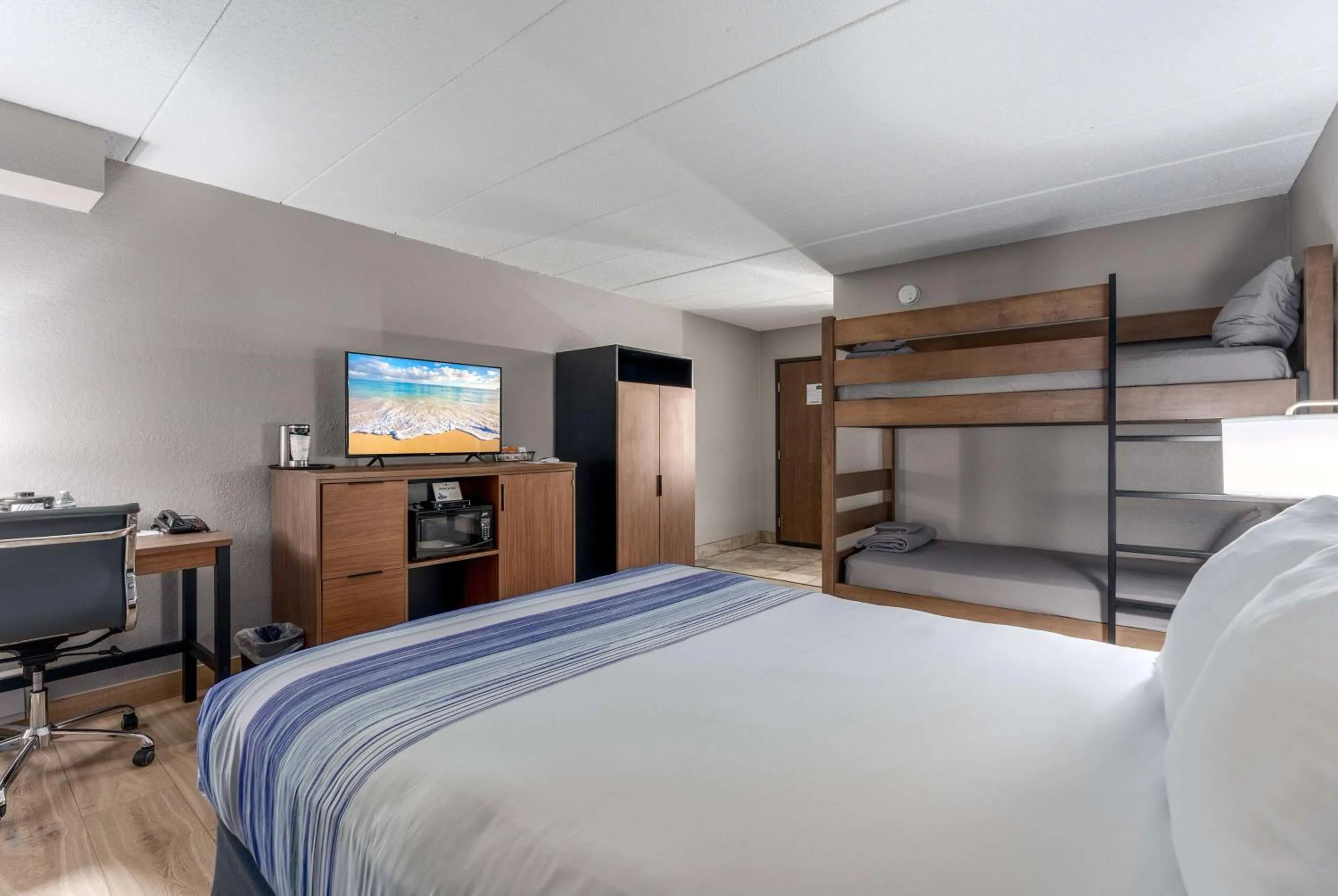 Photo of the whole room, Bed in AmericInn by Wyndham New Richmond