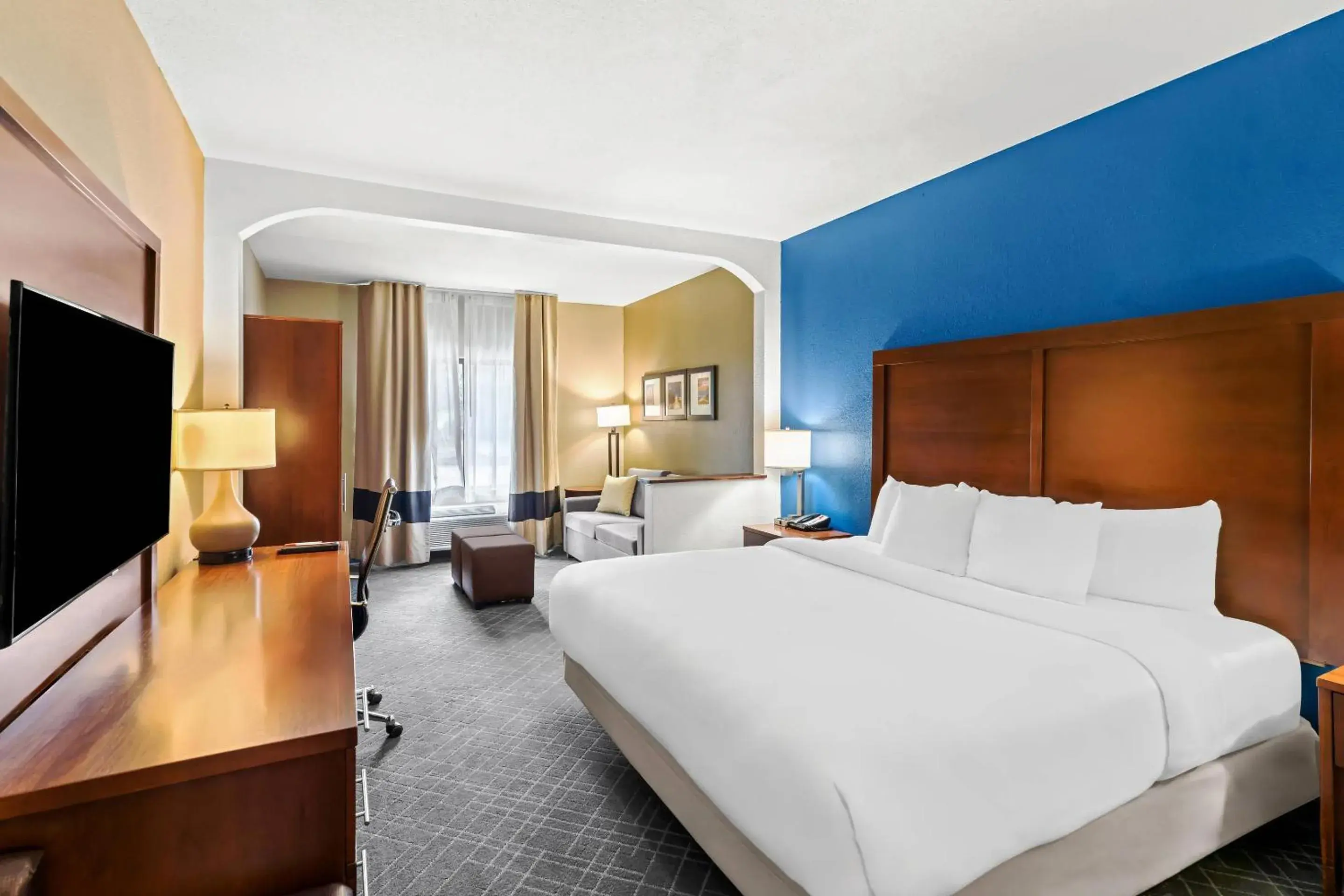 Bedroom, Bed in Comfort Suites Daphne - Mobile East Bay Bedroom, Bed in Comfort Suites Daphne - Mobile East Bay