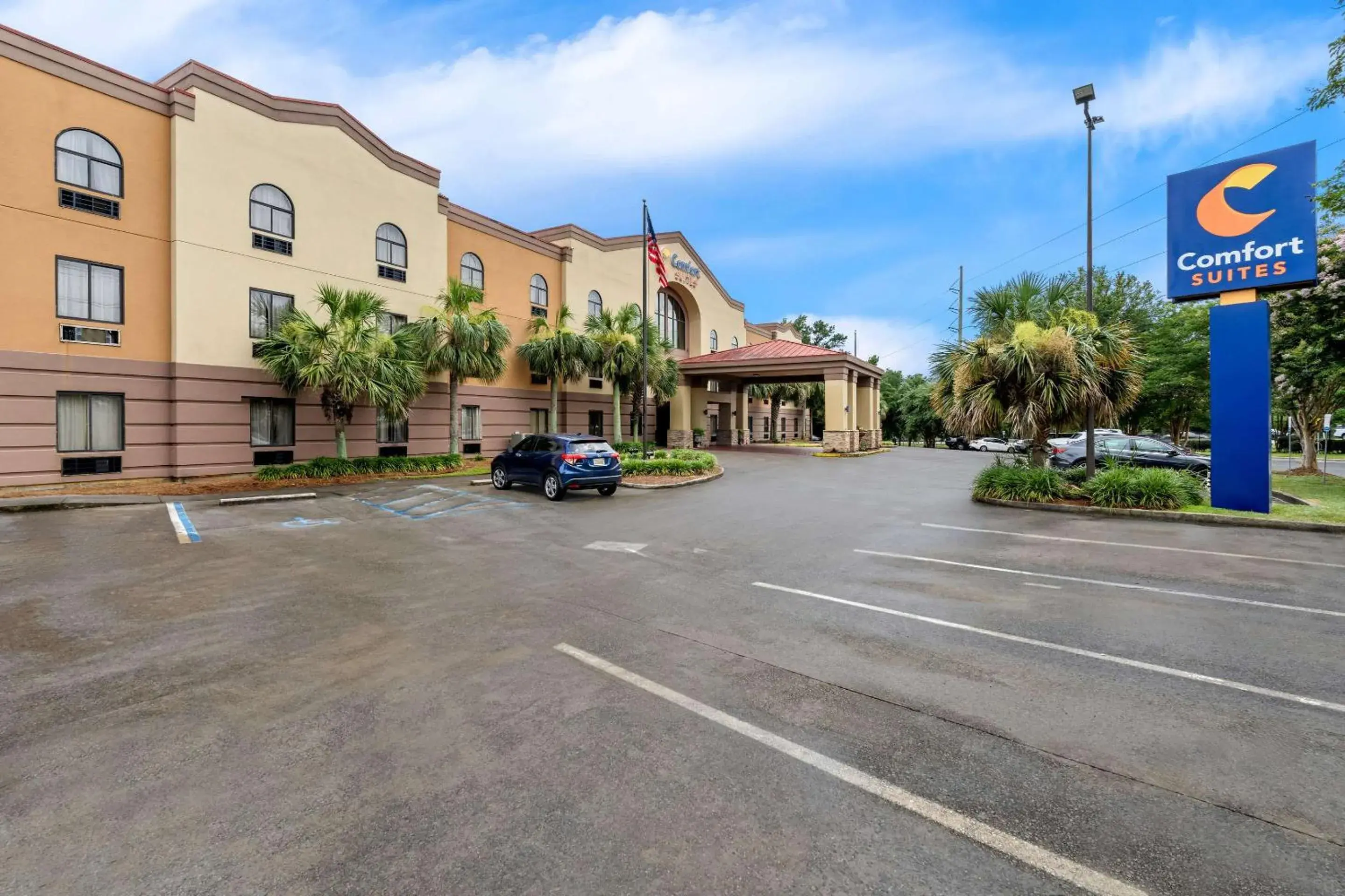 Property building in Comfort Suites Mobile East Bay Property building in Comfort Suites Mobile East Bay