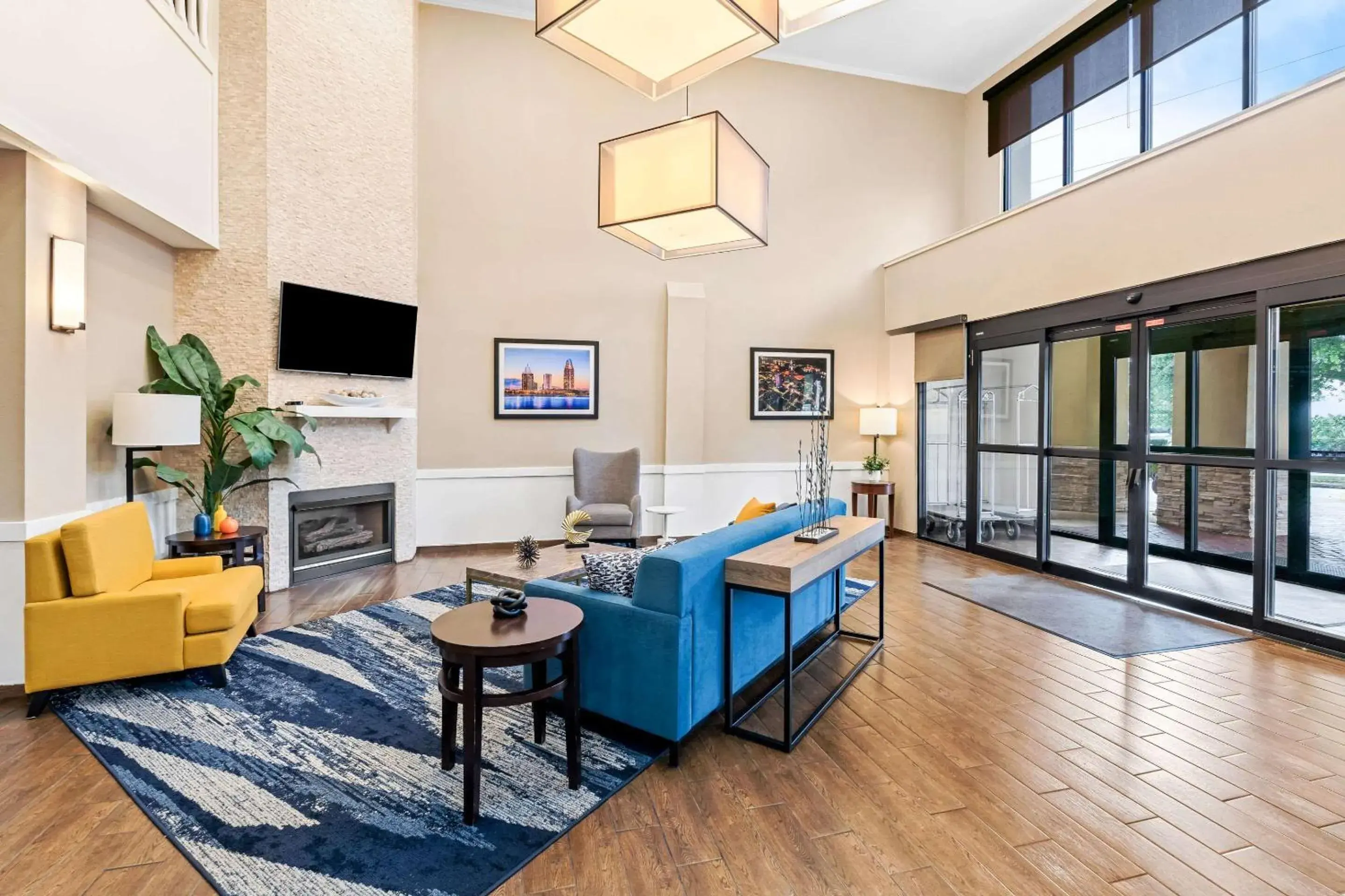 Lobby or reception in Comfort Suites Mobile East Bay Lobby or reception in Comfort Suites Mobile East Bay