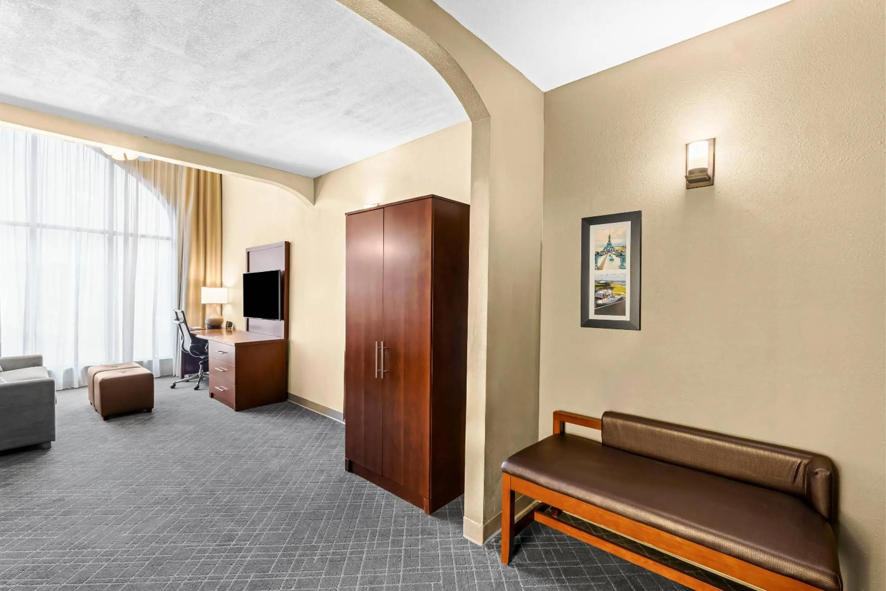 Bedroom, Bed in Comfort Suites Daphne - Mobile East Bay