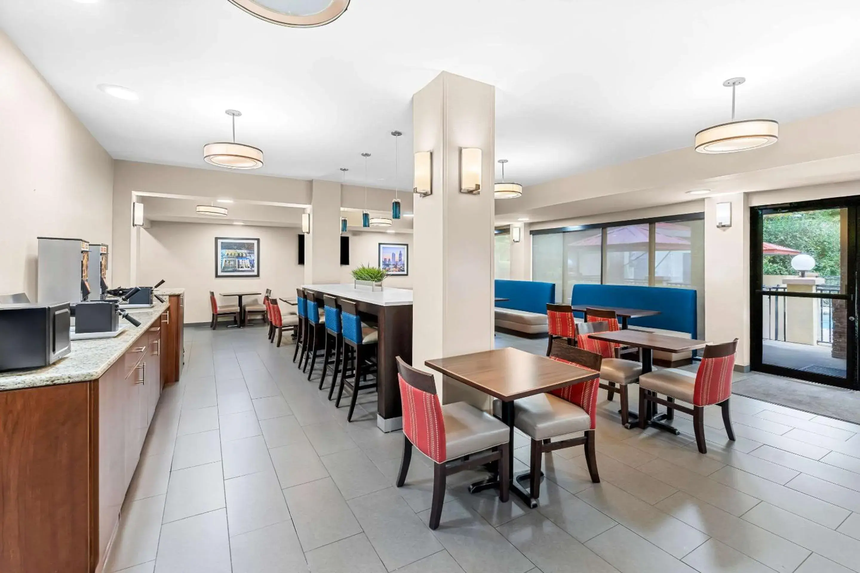 Breakfast in Comfort Suites Mobile East Bay Breakfast in Comfort Suites Mobile East Bay