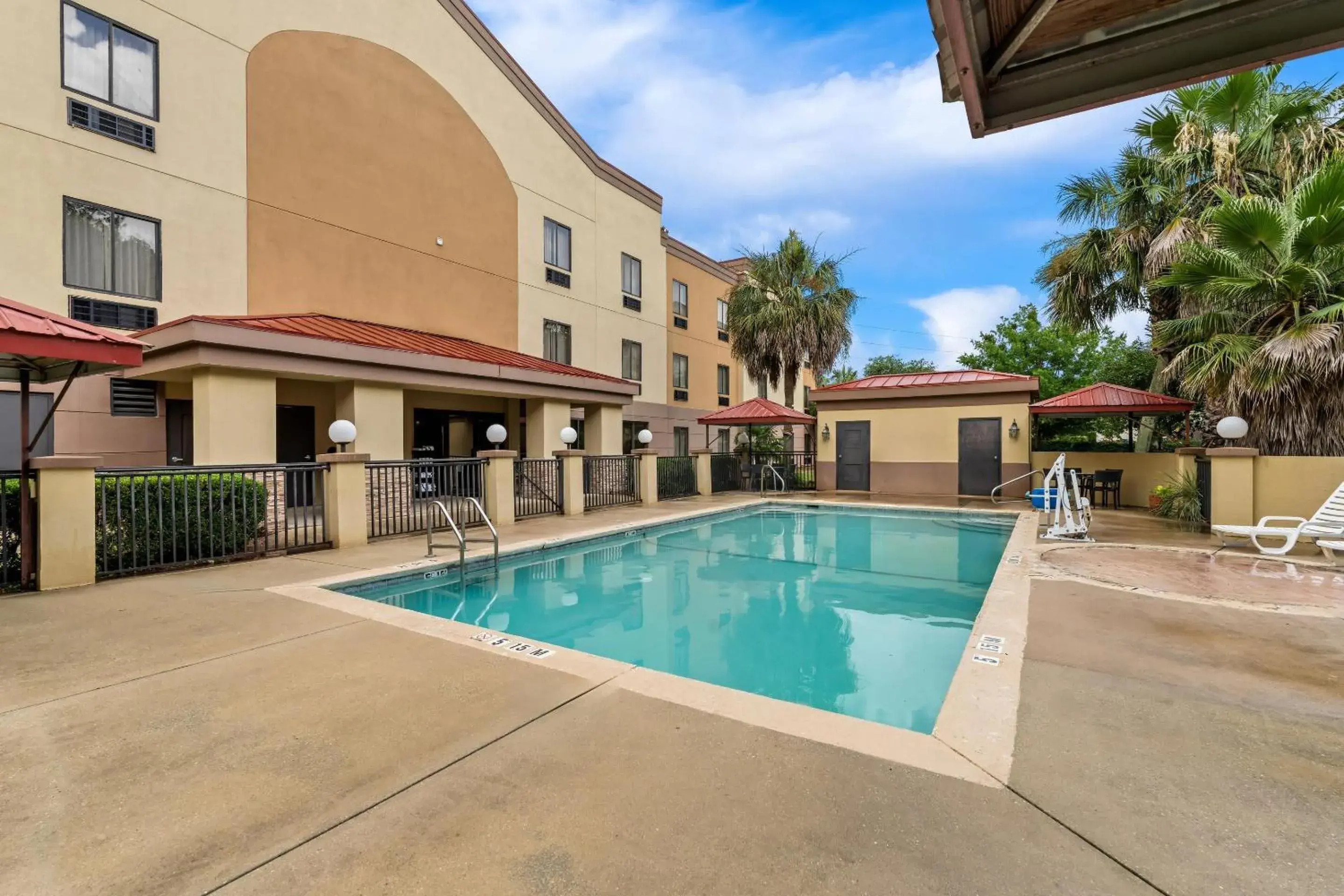 Swimming pool in Comfort Suites Daphne - Mobile East Bay Swimming pool in Comfort Suites Daphne - Mobile East Bay