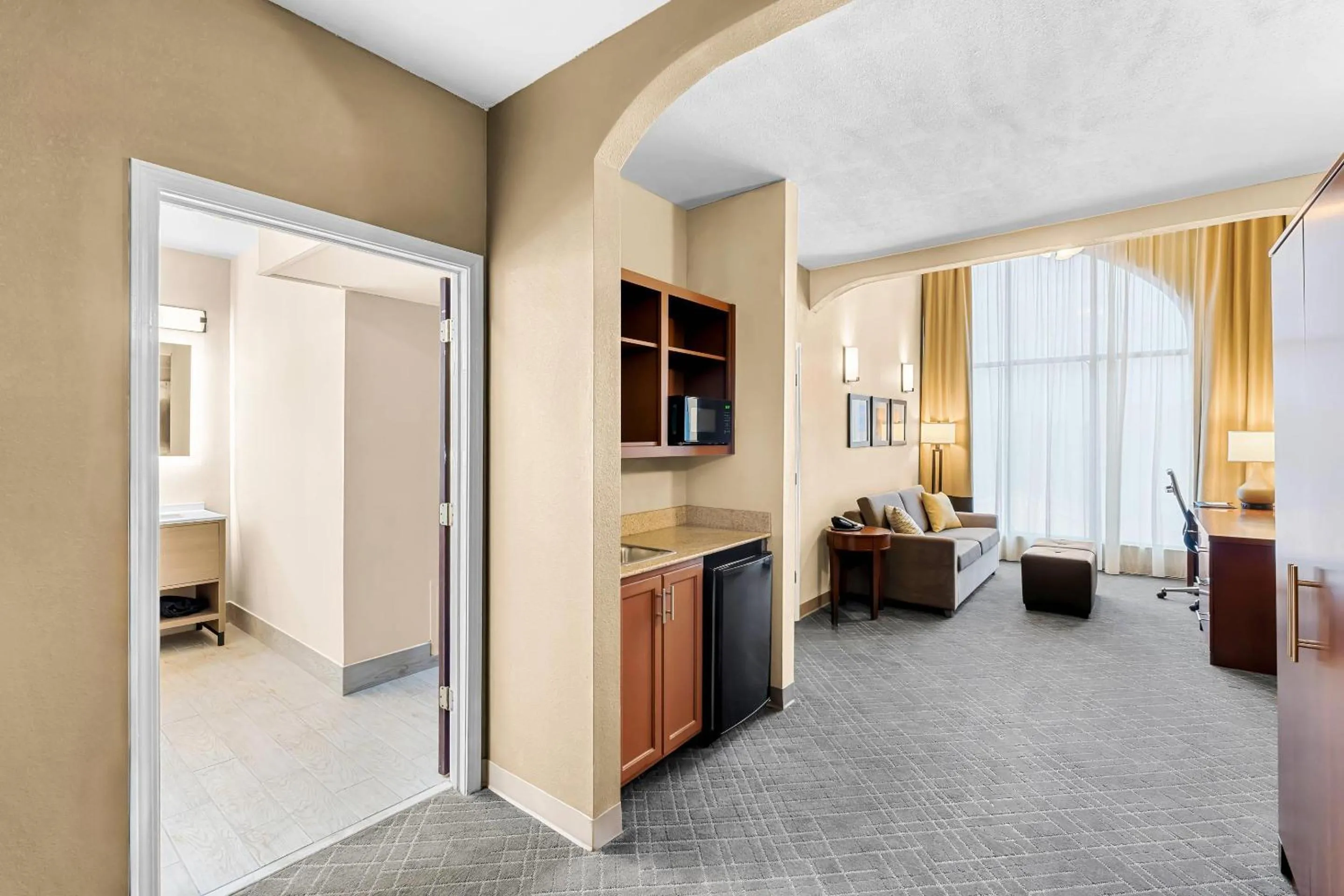 Bedroom, Bed in Comfort Suites Daphne - Mobile East Bay