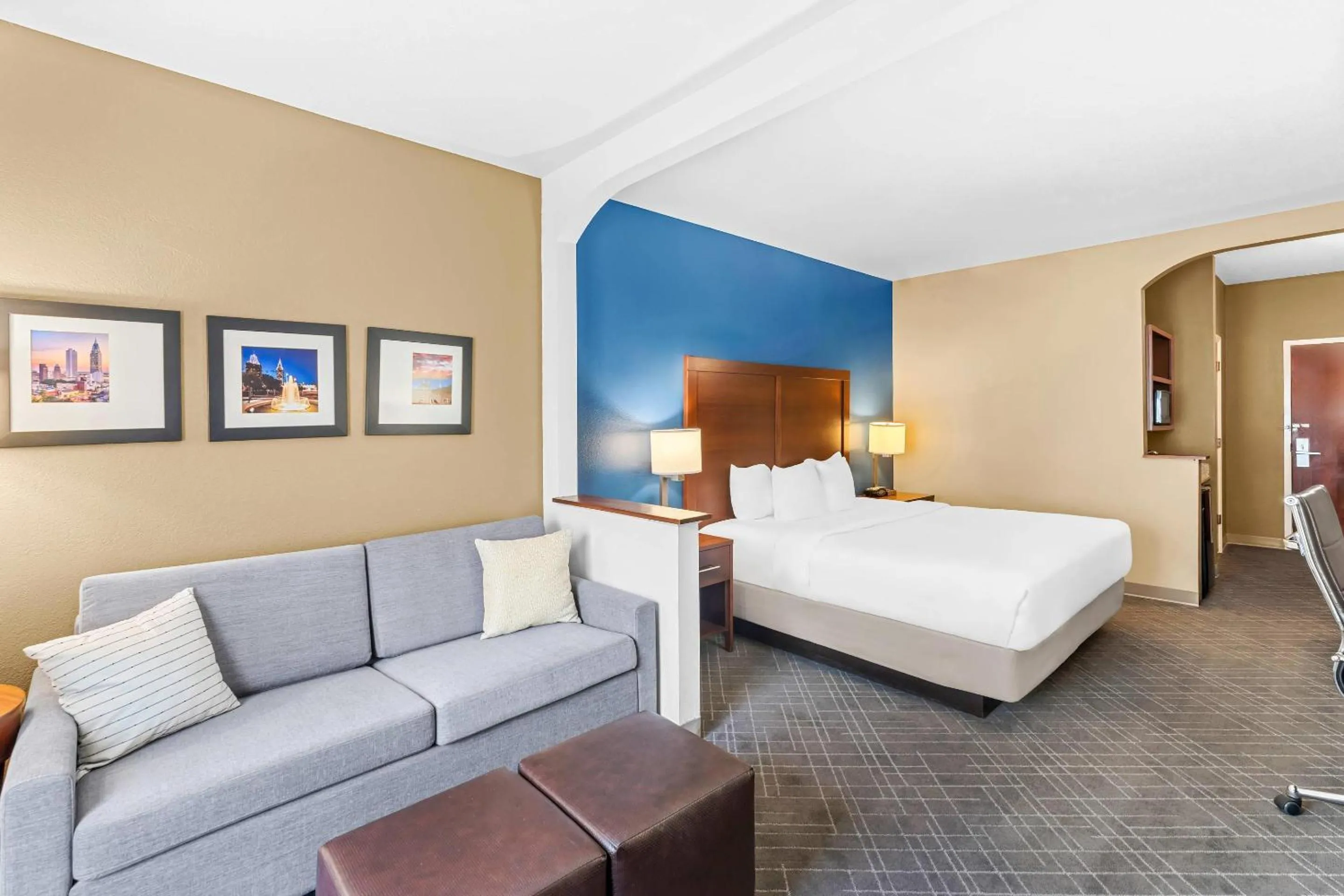 Bedroom, Bed in Comfort Suites Daphne - Mobile East Bay