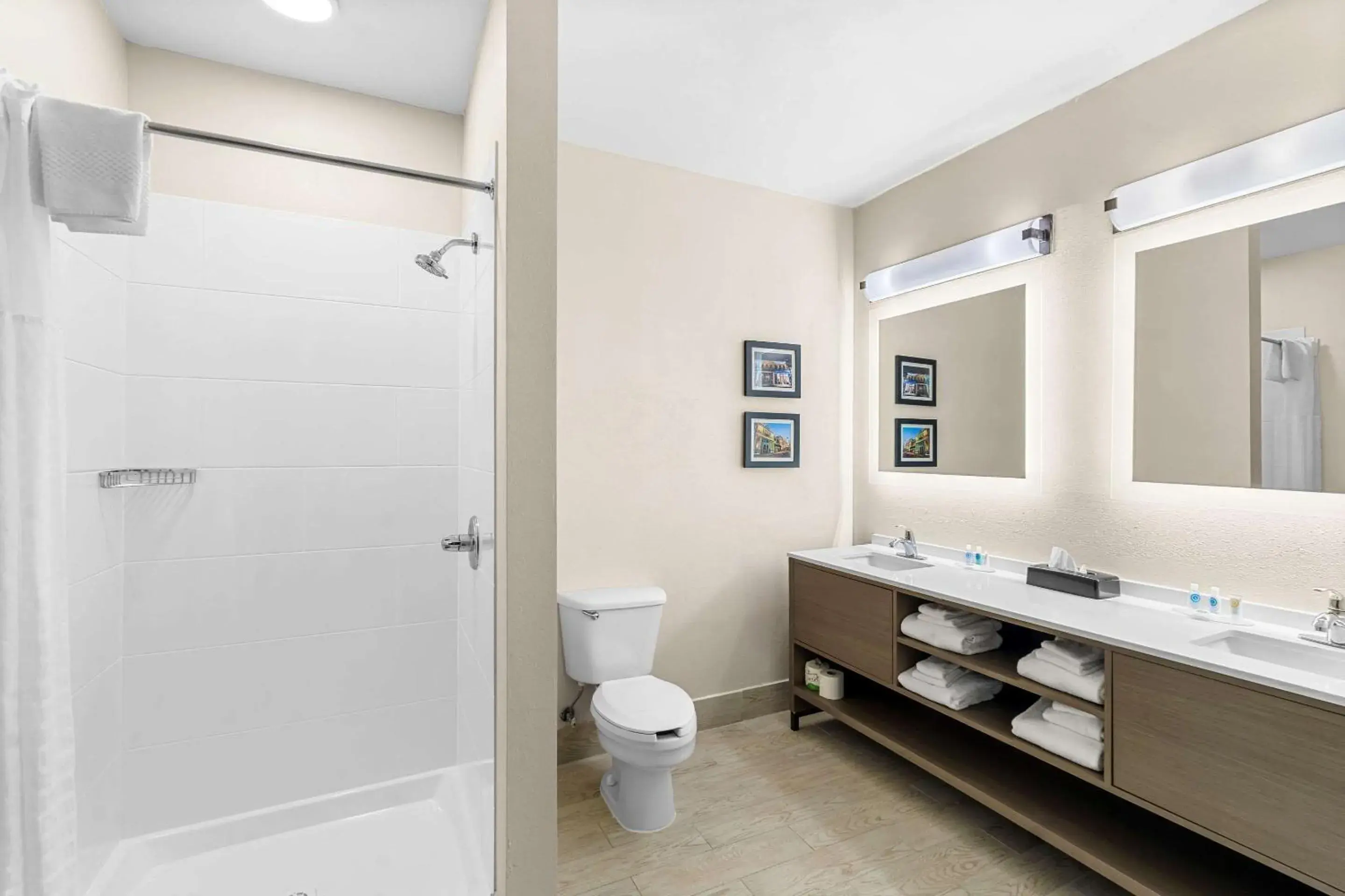 Bedroom in Comfort Suites Mobile East Bay Bedroom in Comfort Suites Mobile East Bay