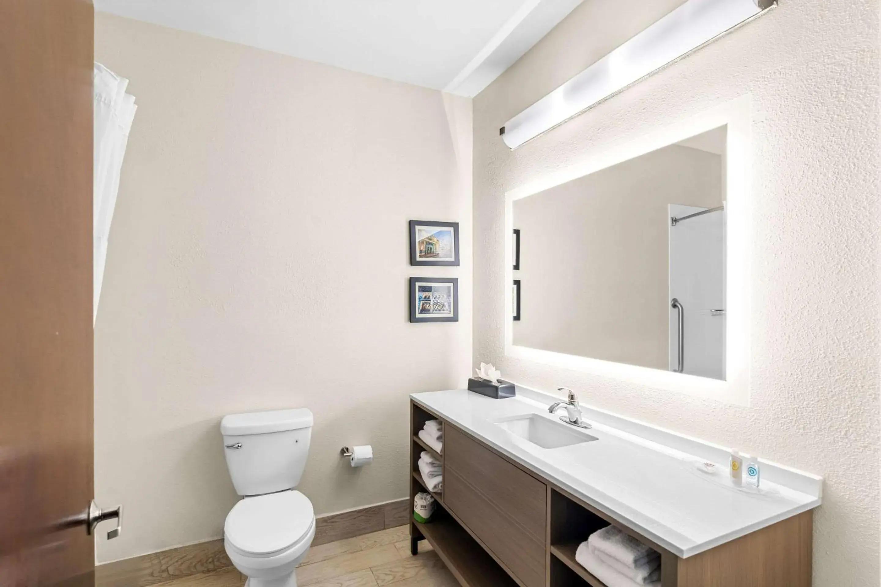 Bedroom in Comfort Suites Mobile East Bay Bedroom in Comfort Suites Mobile East Bay