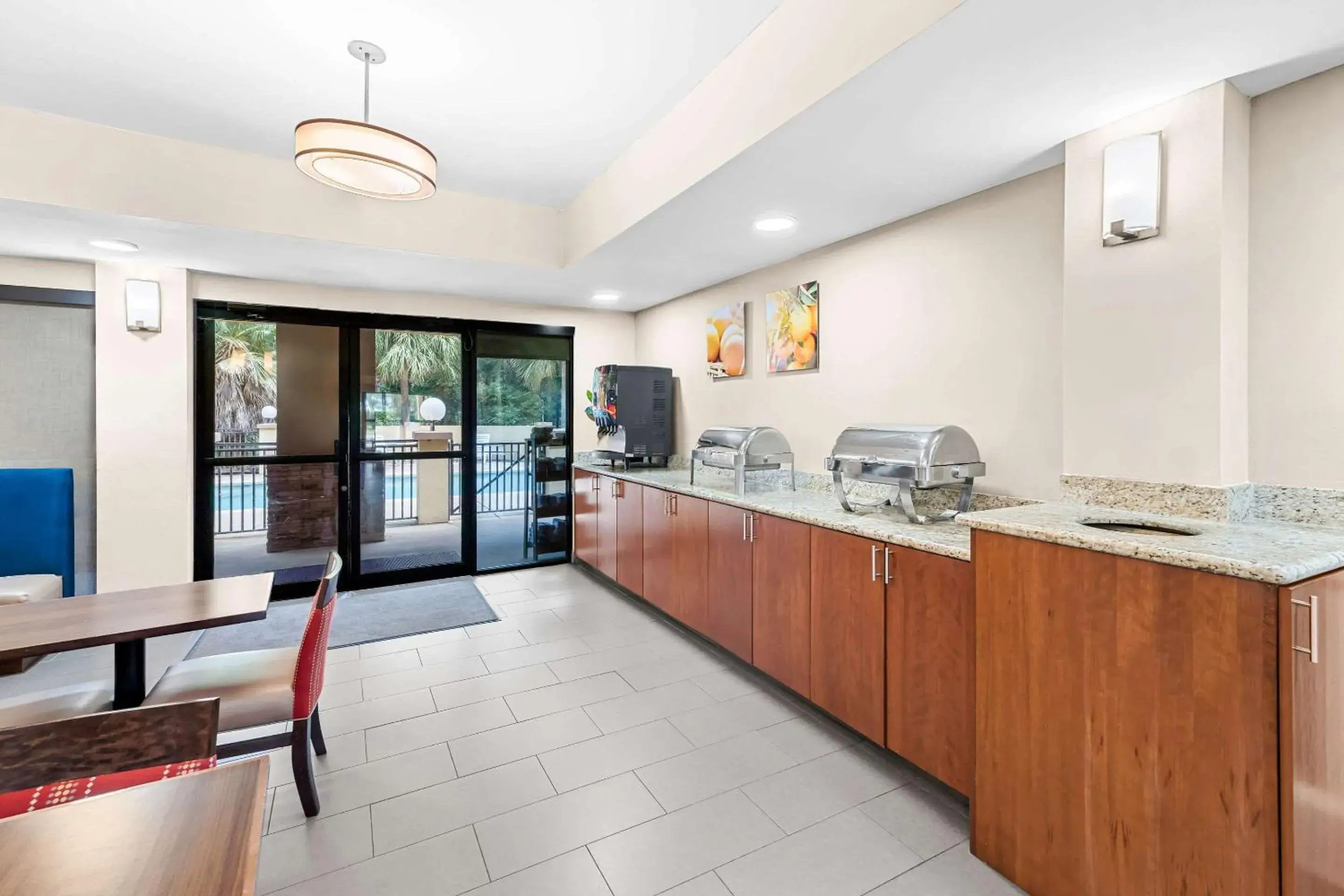 Breakfast in Comfort Suites Mobile East Bay Breakfast in Comfort Suites Mobile East Bay