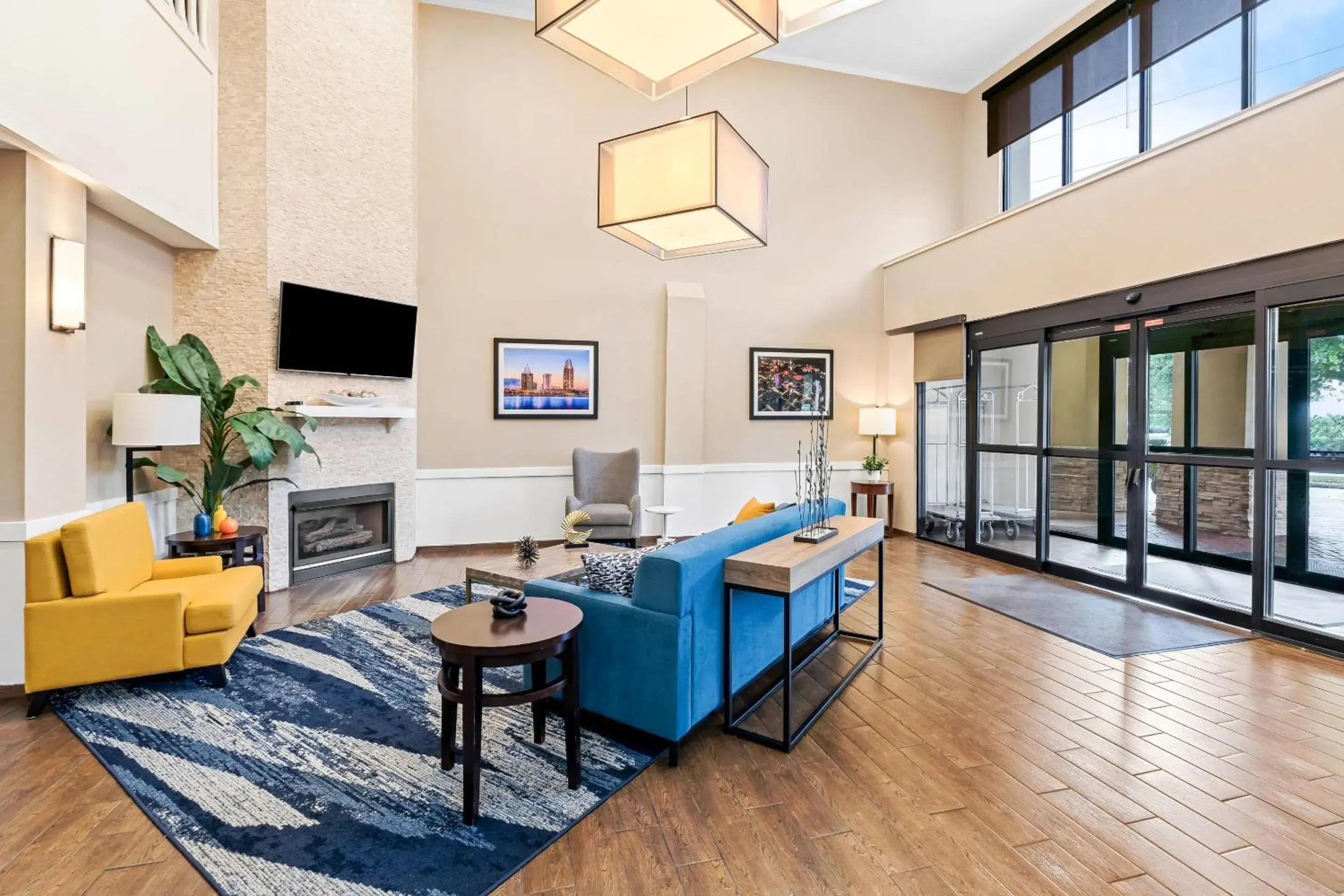 Lobby or reception in Comfort Suites Daphne - Mobile East Bay Lobby or reception in Comfort Suites Daphne - Mobile East Bay