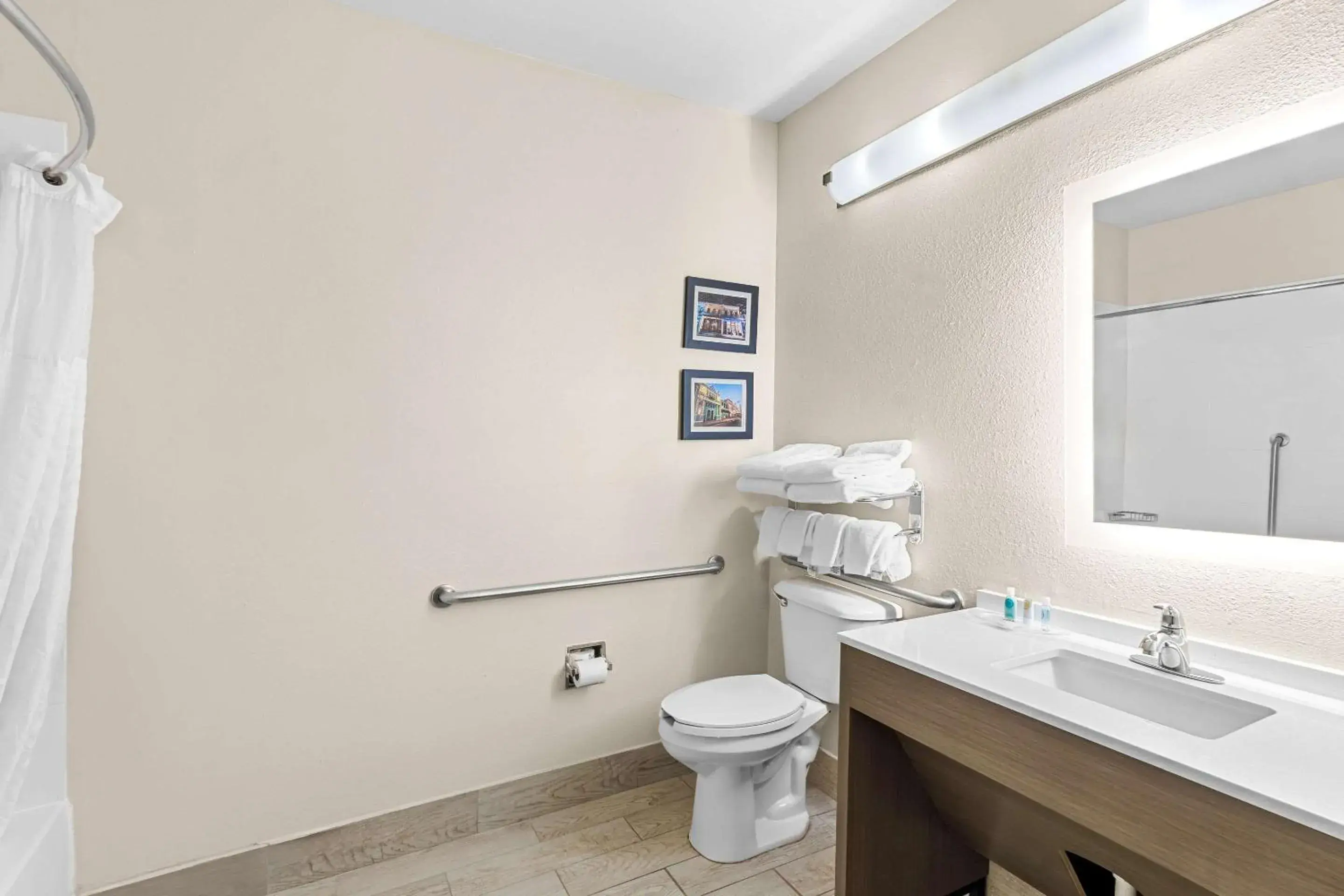 Bedroom in Comfort Suites Mobile East Bay Bedroom in Comfort Suites Mobile East Bay