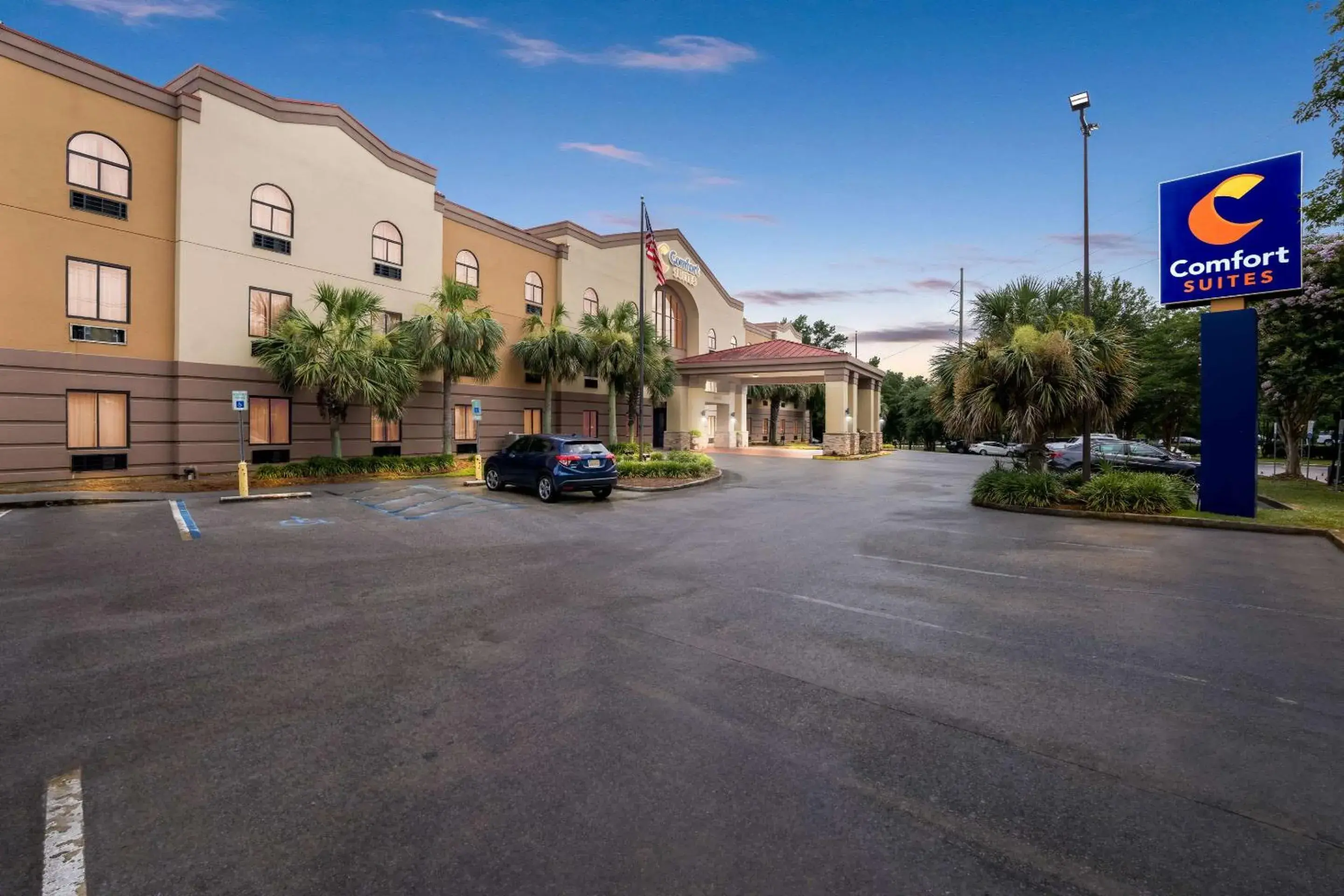 Property building in Comfort Suites Mobile East Bay Property building in Comfort Suites Mobile East Bay