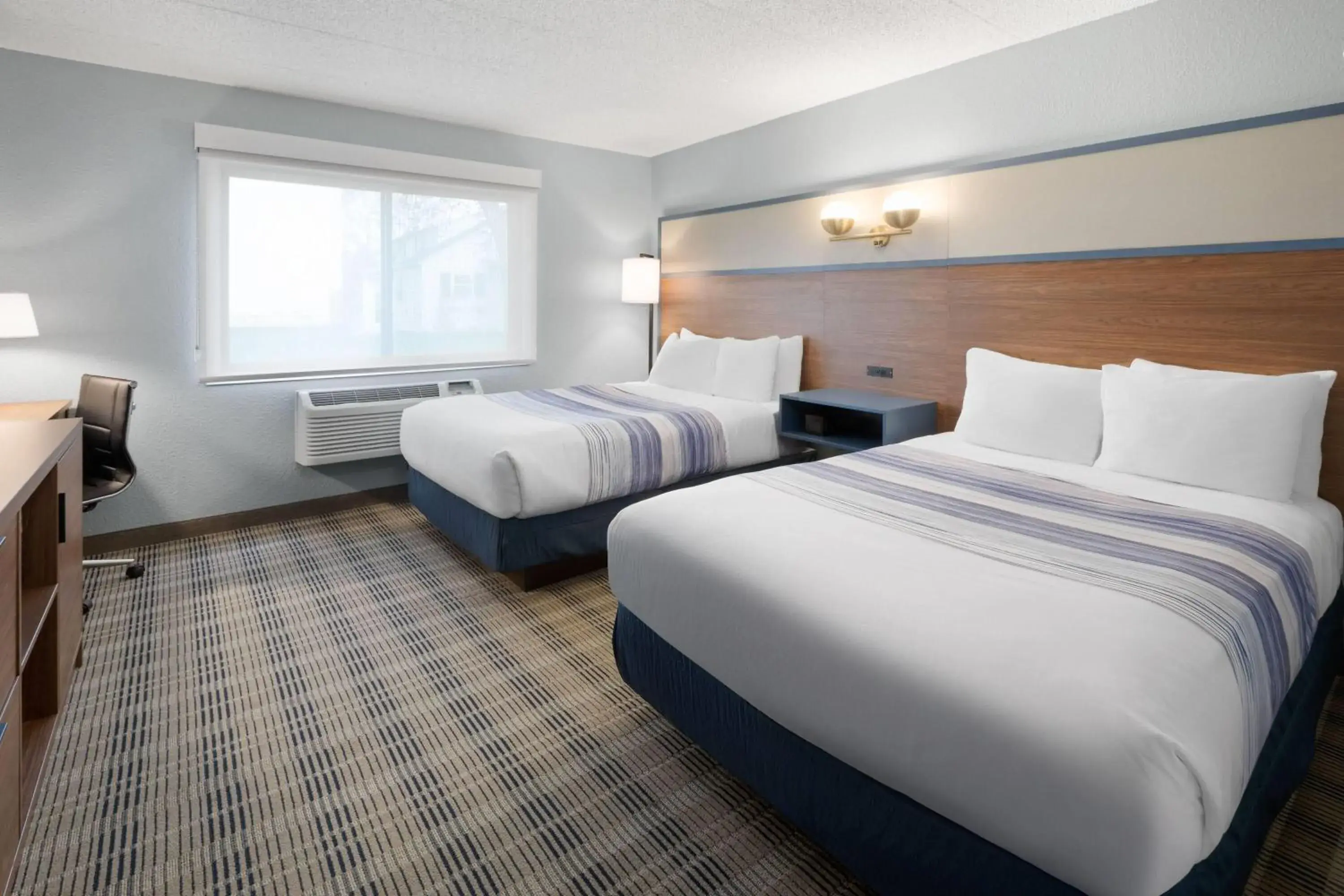 Double Room with Two Double Beds and Roll-in Shower - Mobility Access/Non-Smoking in AmericInn by Wyndham Chippewa Falls Double Room with Two Double Beds and Roll-in Shower - Mobility Access/Non-Smoking in AmericInn by Wyndham Chippewa Falls