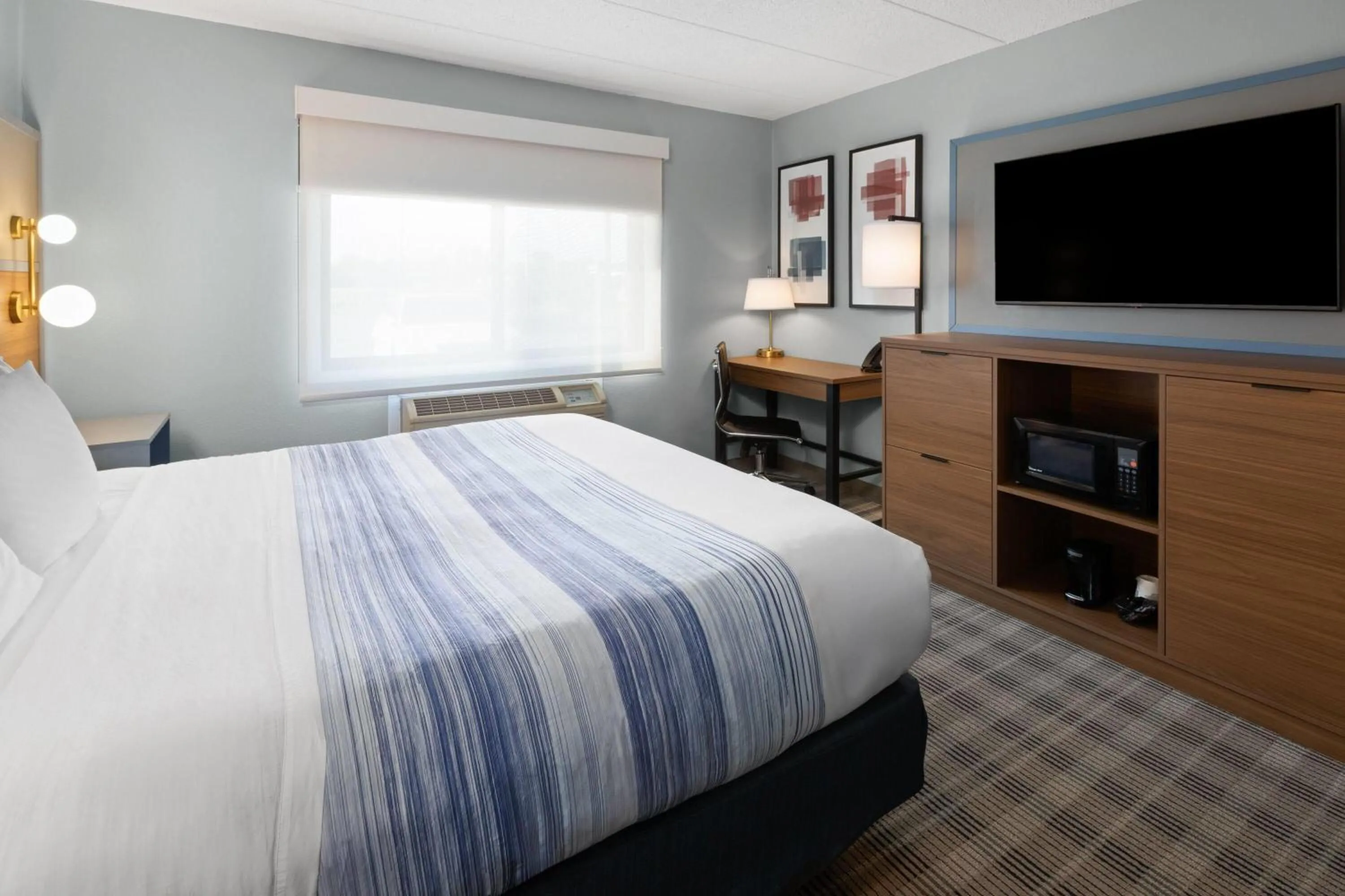 Photo of the whole room, Bed in AmericInn by Wyndham Chippewa Falls