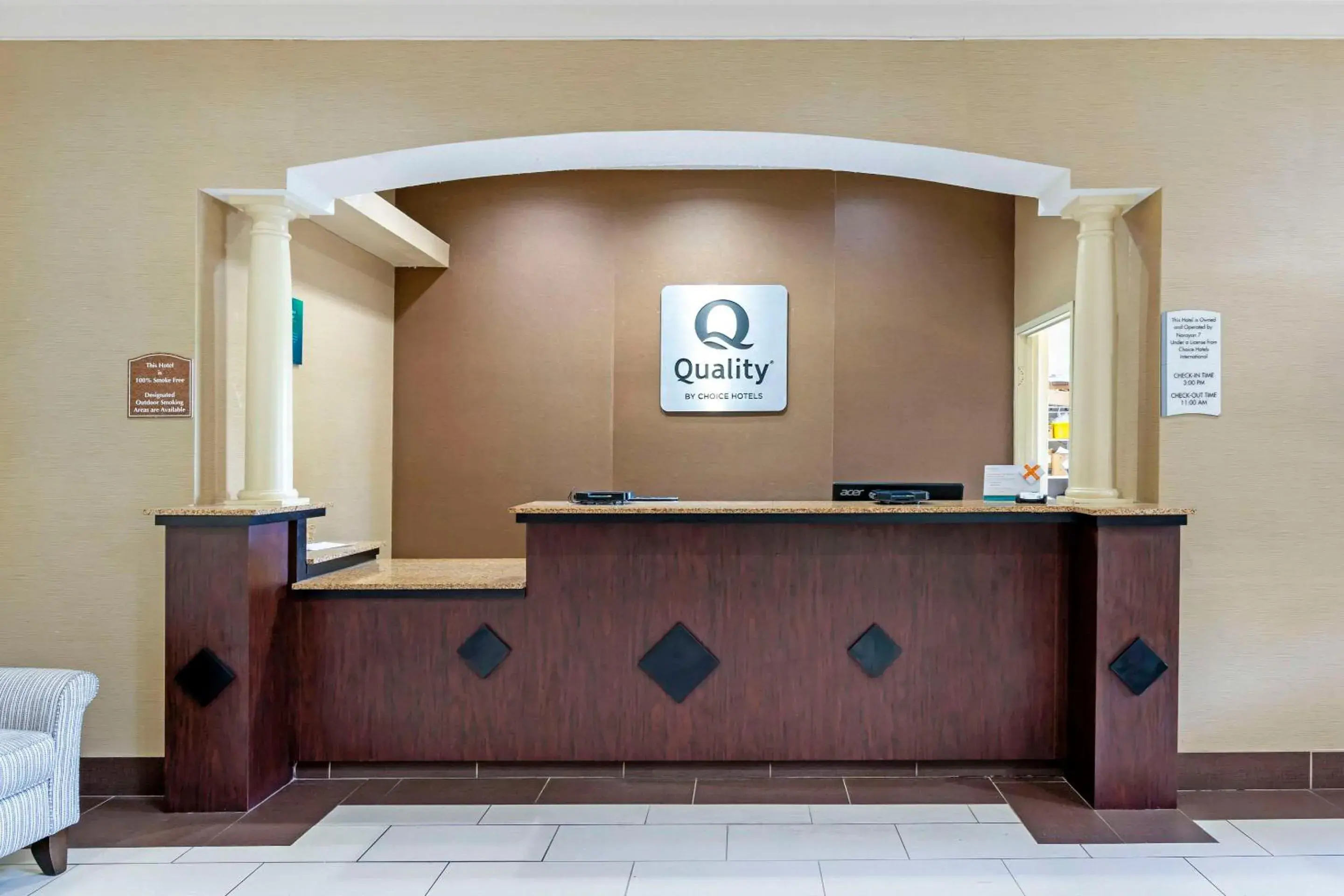 Lobby or reception in Quality Suites La Grange Lobby or reception in Quality Suites La Grange