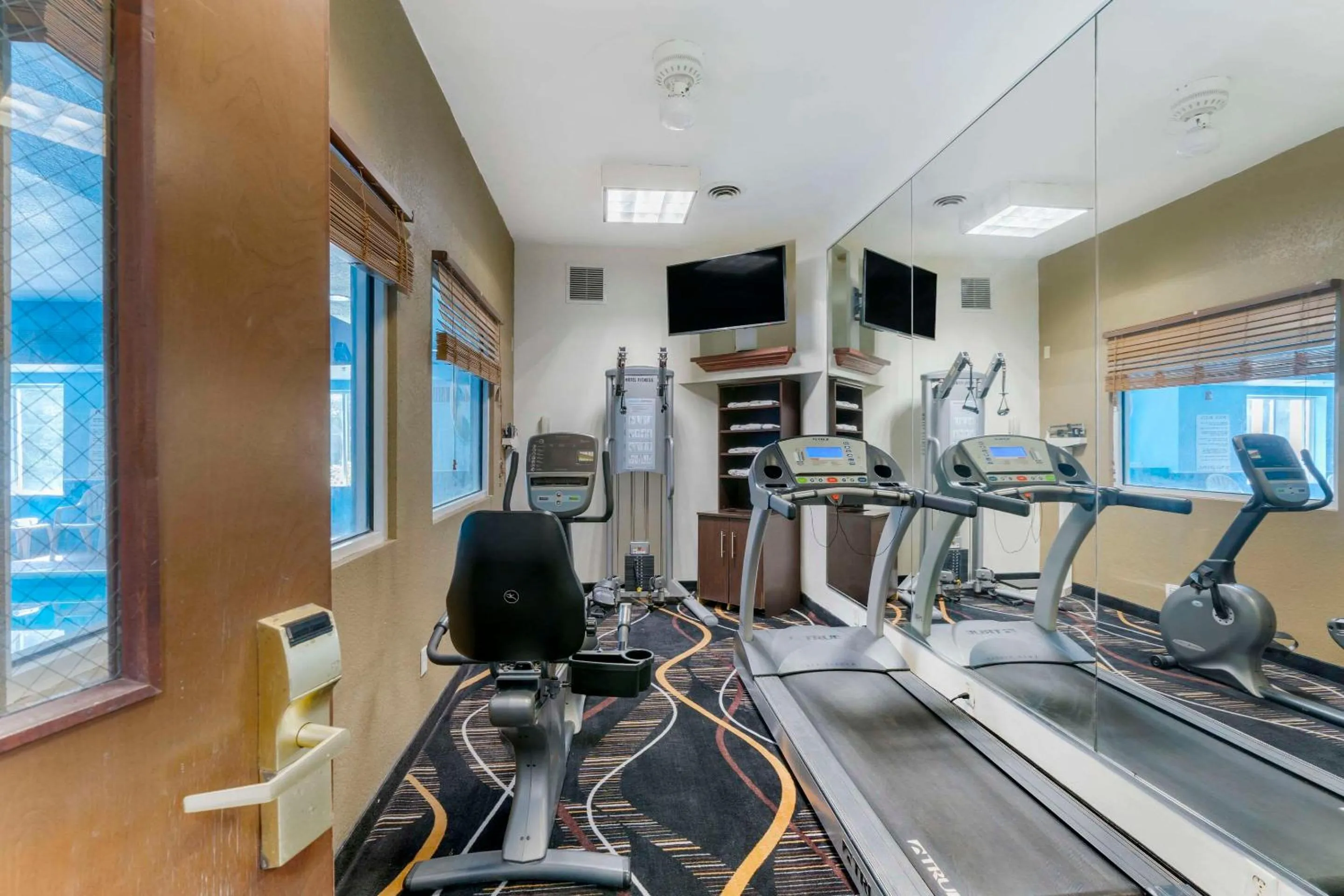 Fitness centre/facilities in Quality Suites La Grange