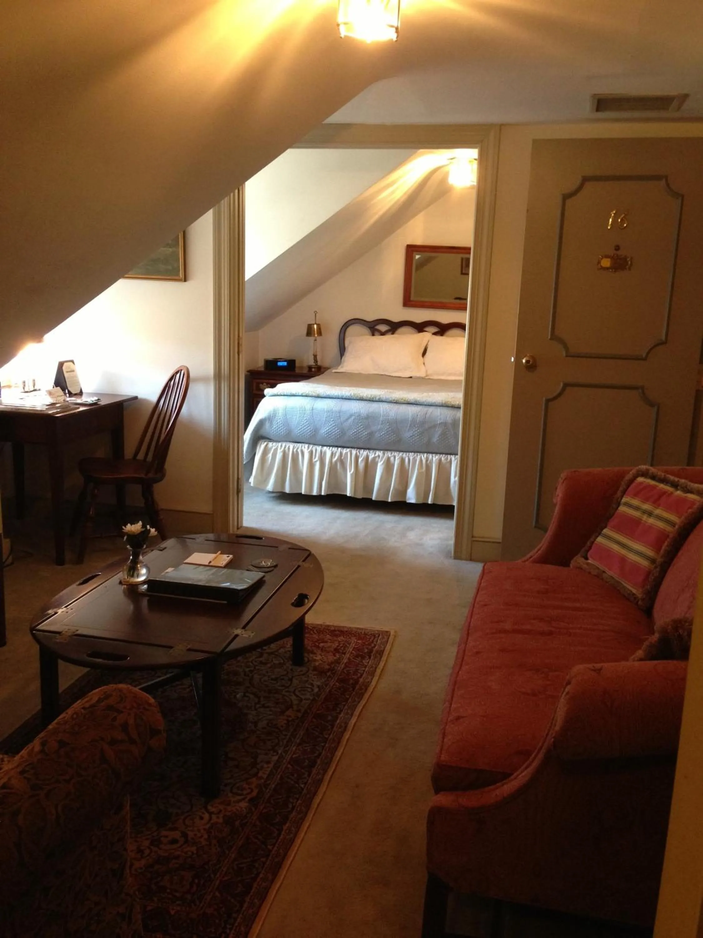 Living room, Bed in General Warren