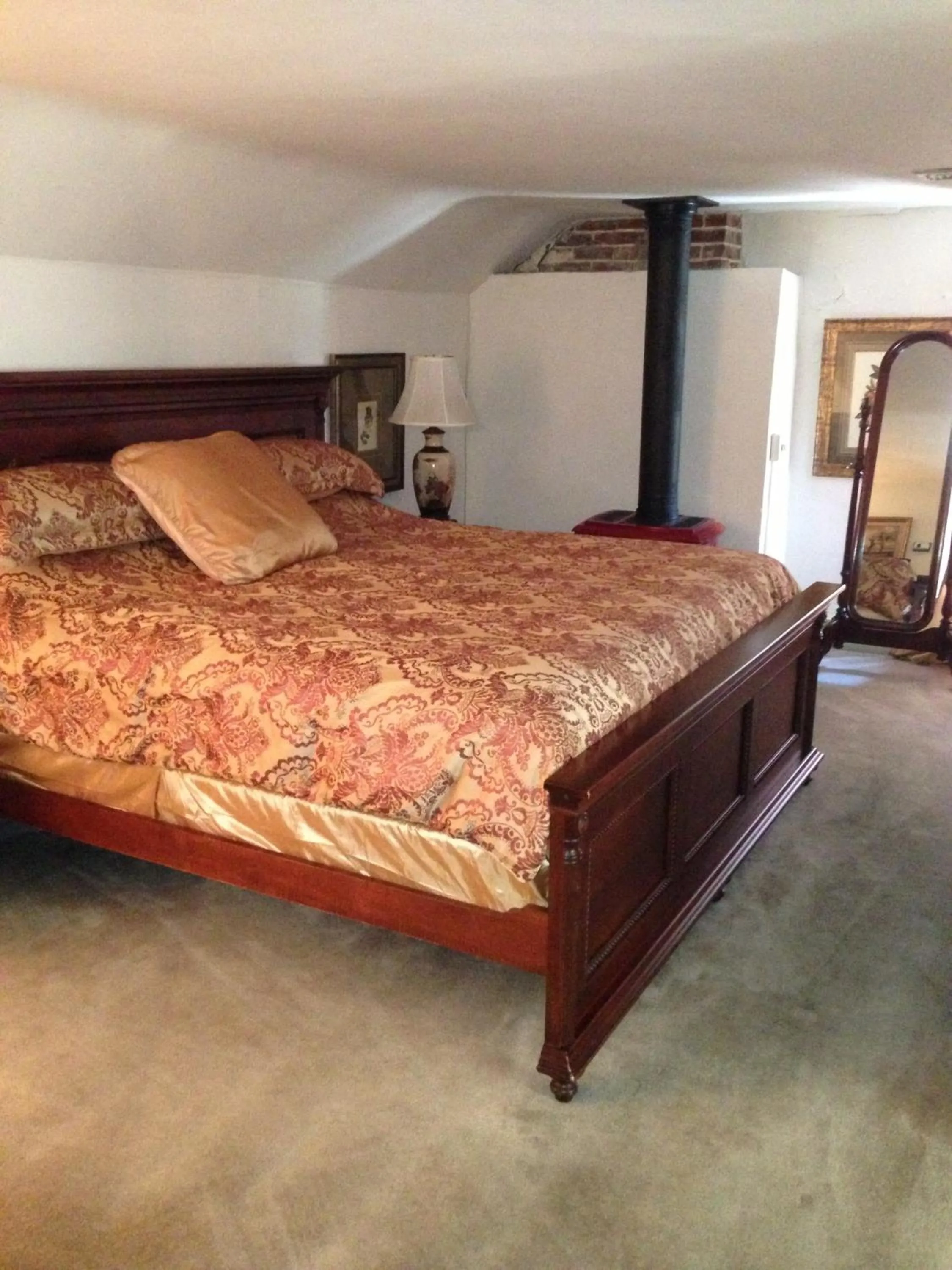 Bed in General Warren