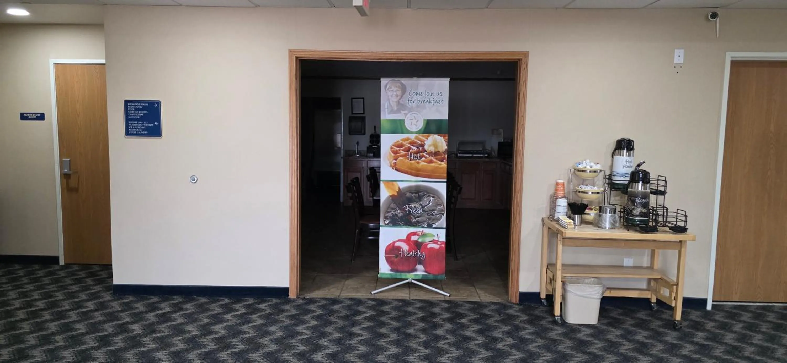 Coffee/tea facilities in Quality Inn & Suites Eldridge Davenport North
