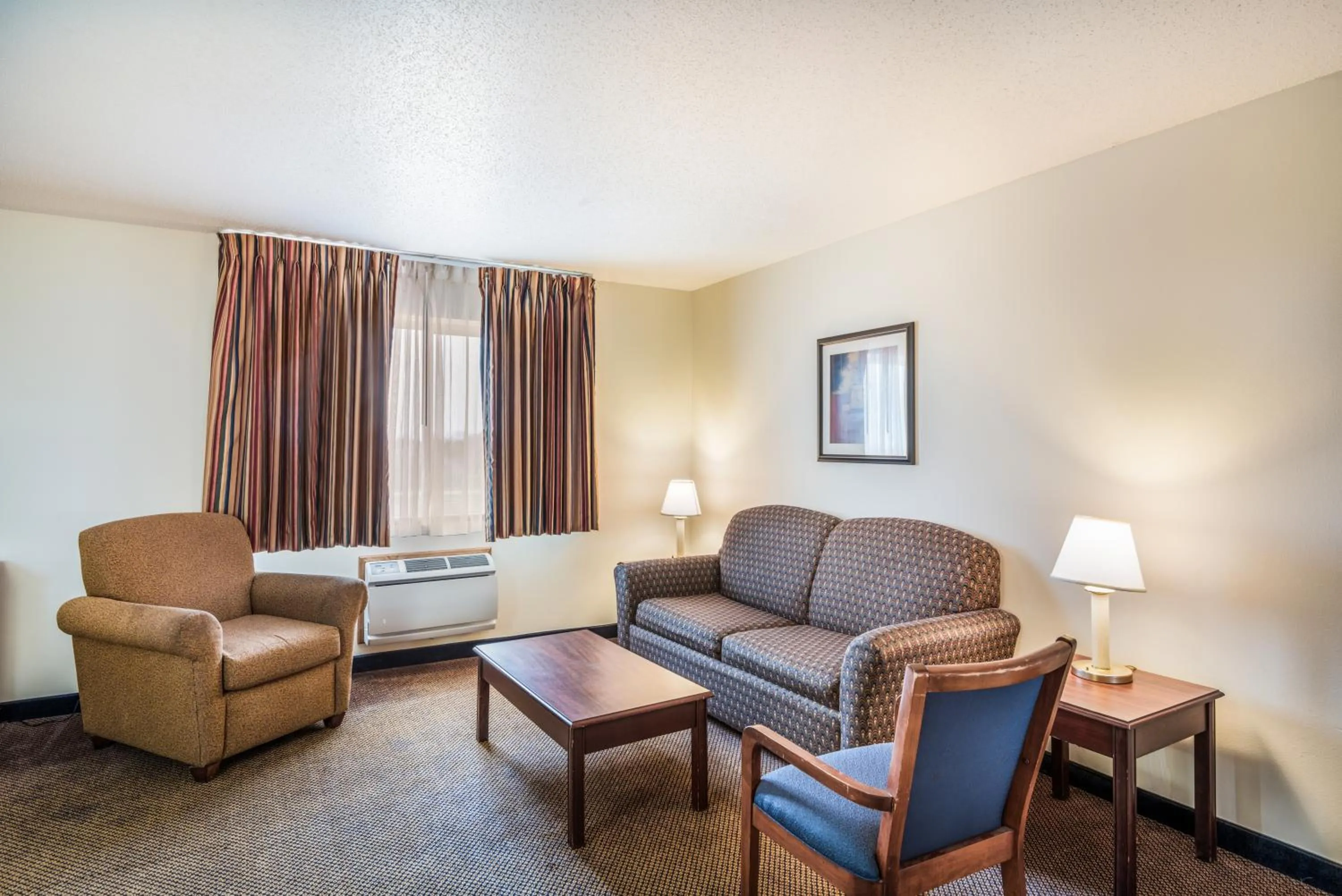 Seating area in Quality Inn & Suites Eldridge Davenport North