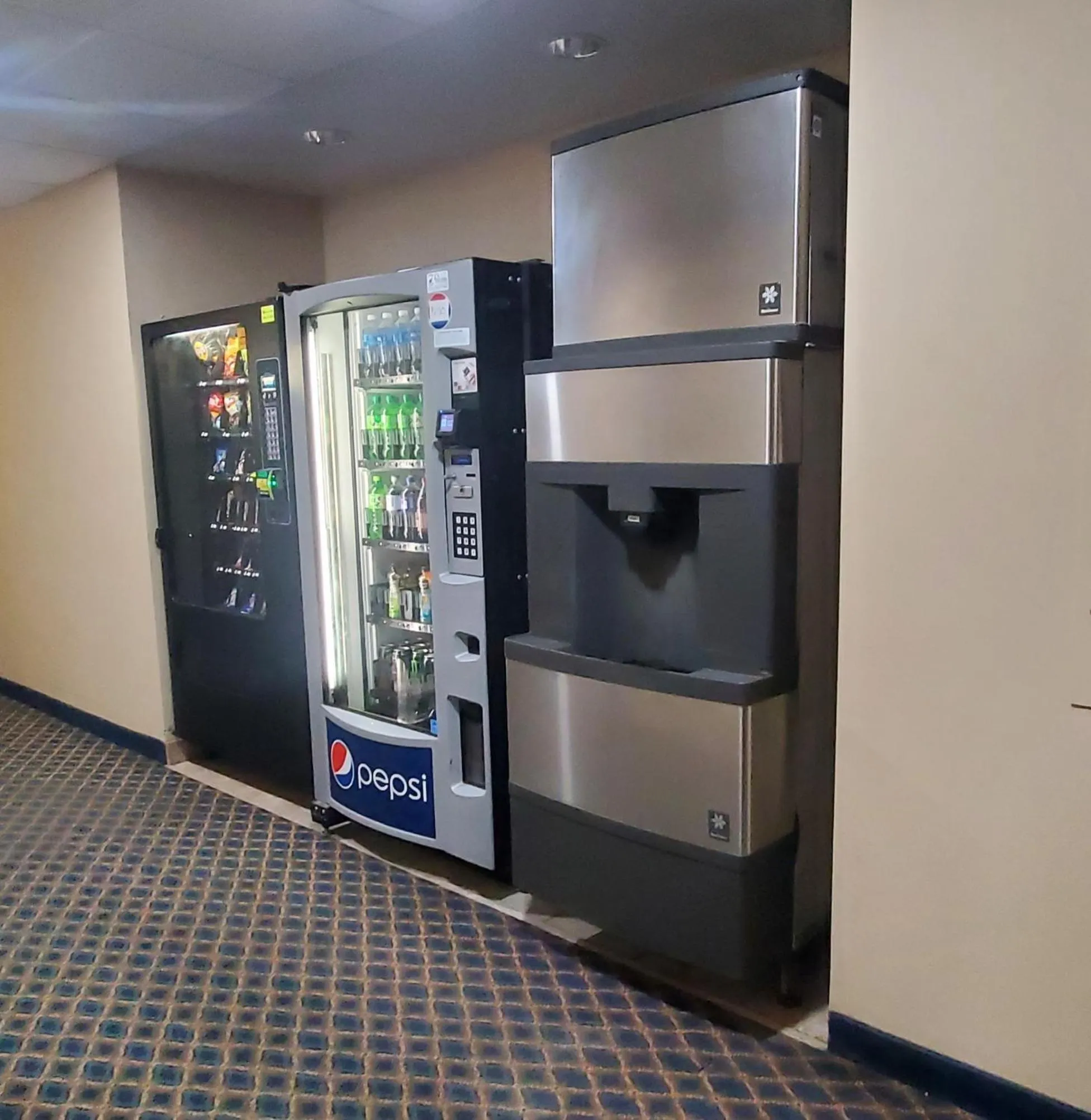 vending machine in Quality Inn & Suites Eldridge Davenport North