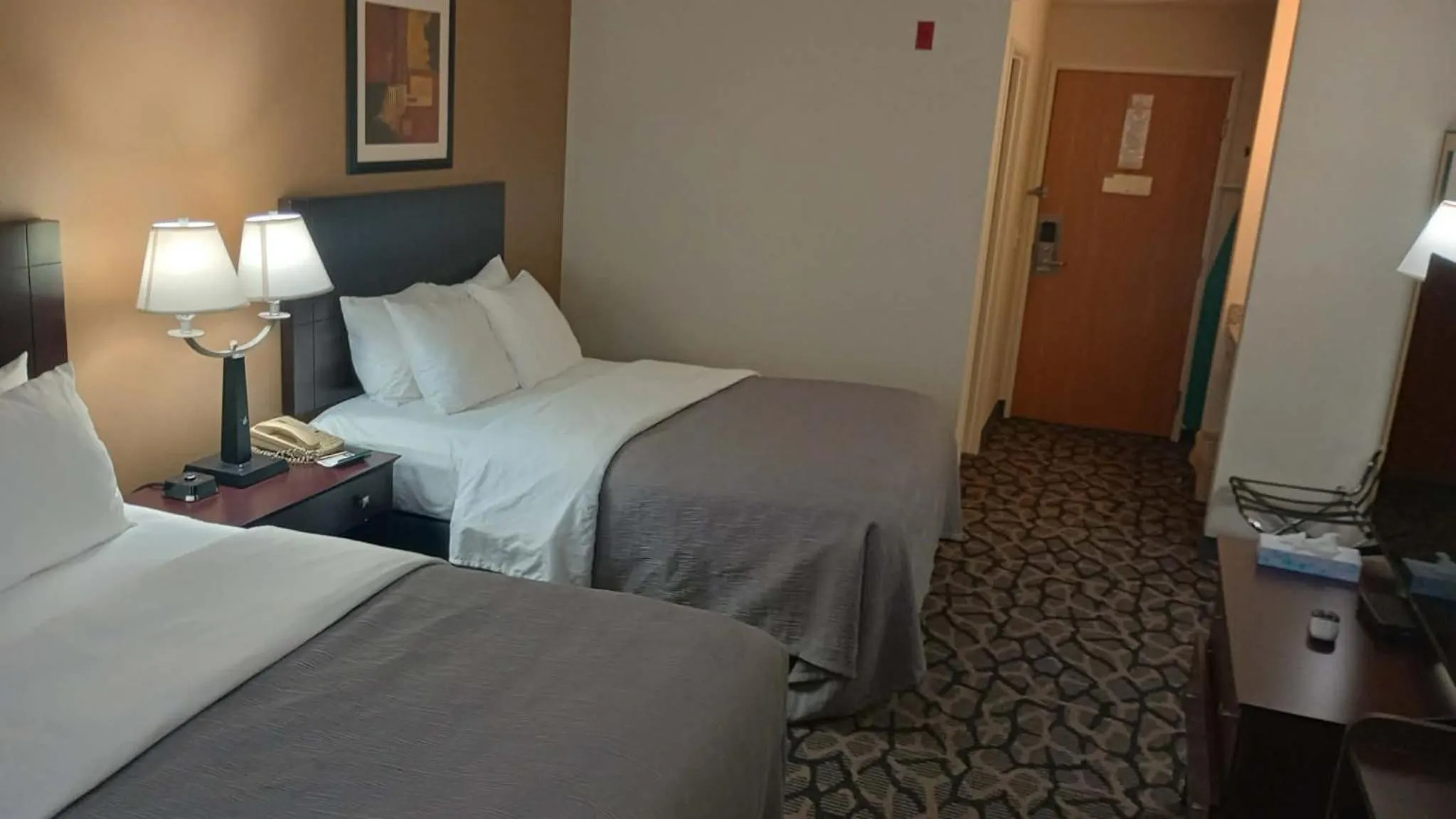 Bed in Quality Inn & Suites Eldridge Davenport North