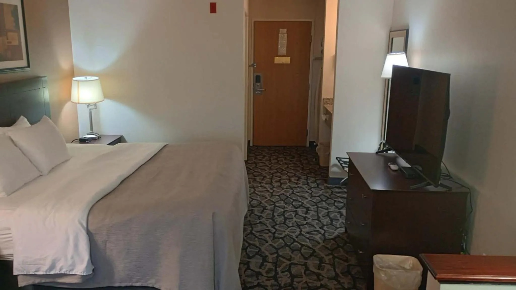 Bed in Quality Inn & Suites Eldridge Davenport North